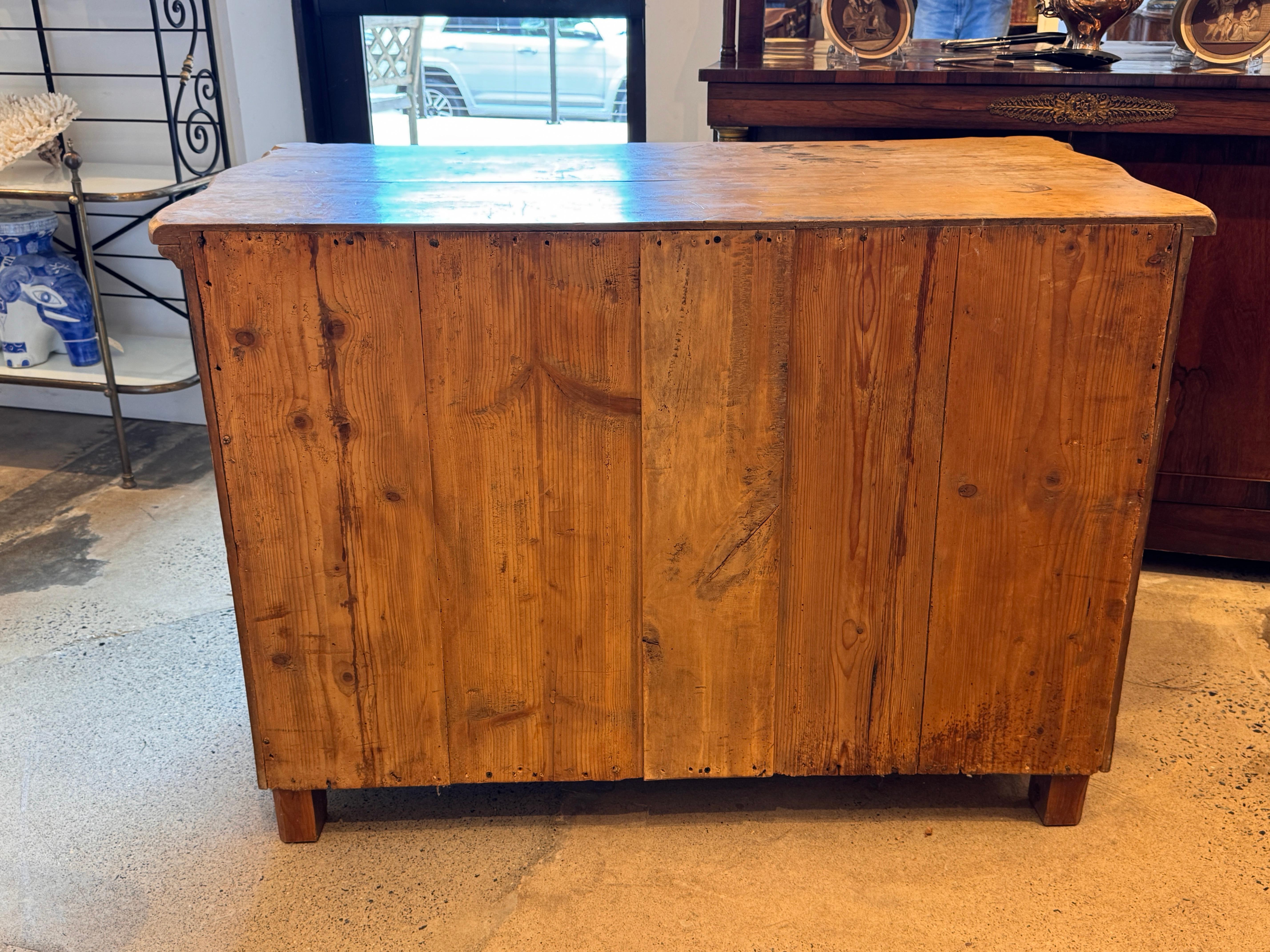 Commode svedese in pino del XIX secolo in vendita 7