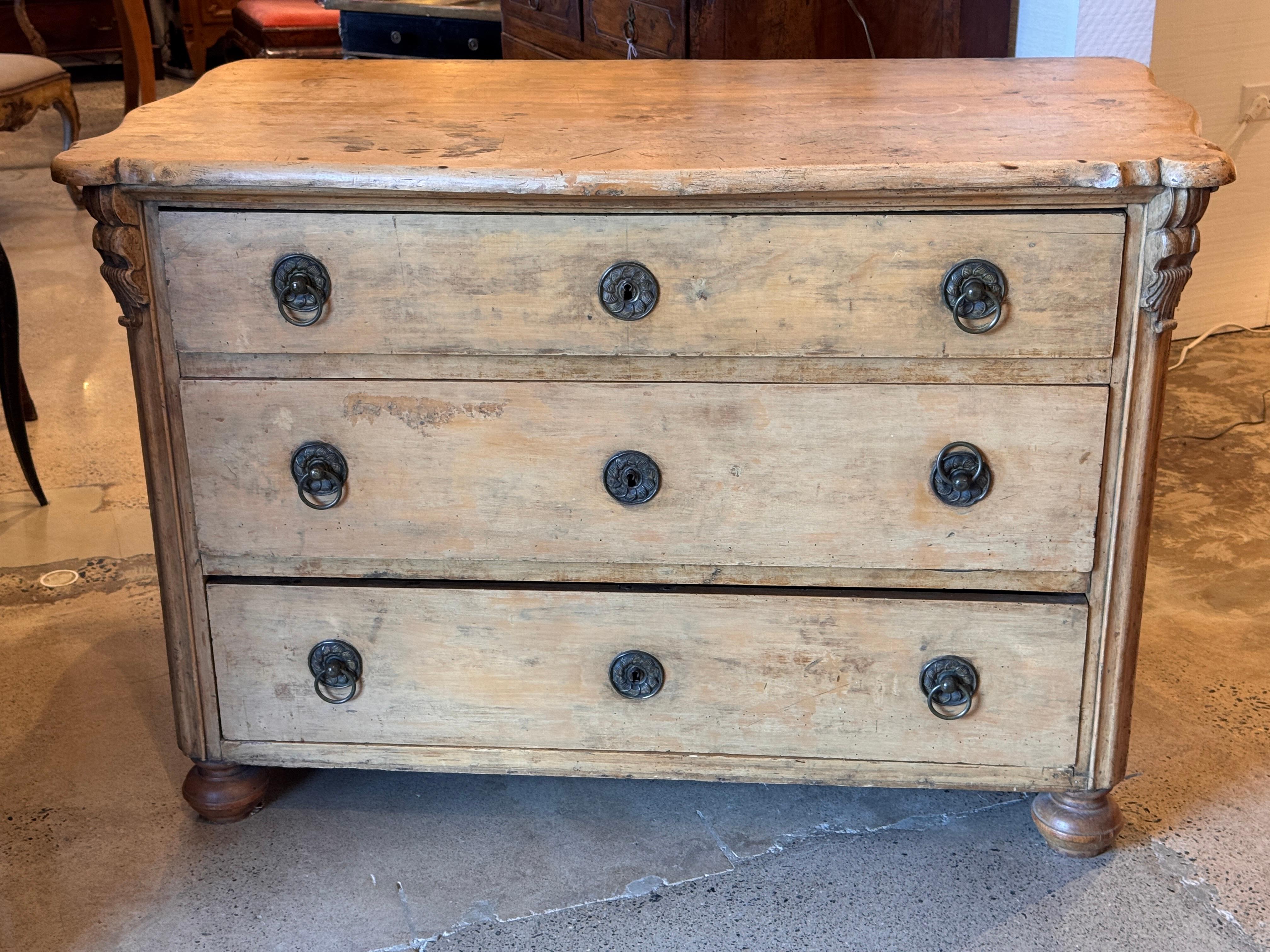 Commode svedese in pino del XIX secolo In condizioni buone in vendita a Charlottesville, VA