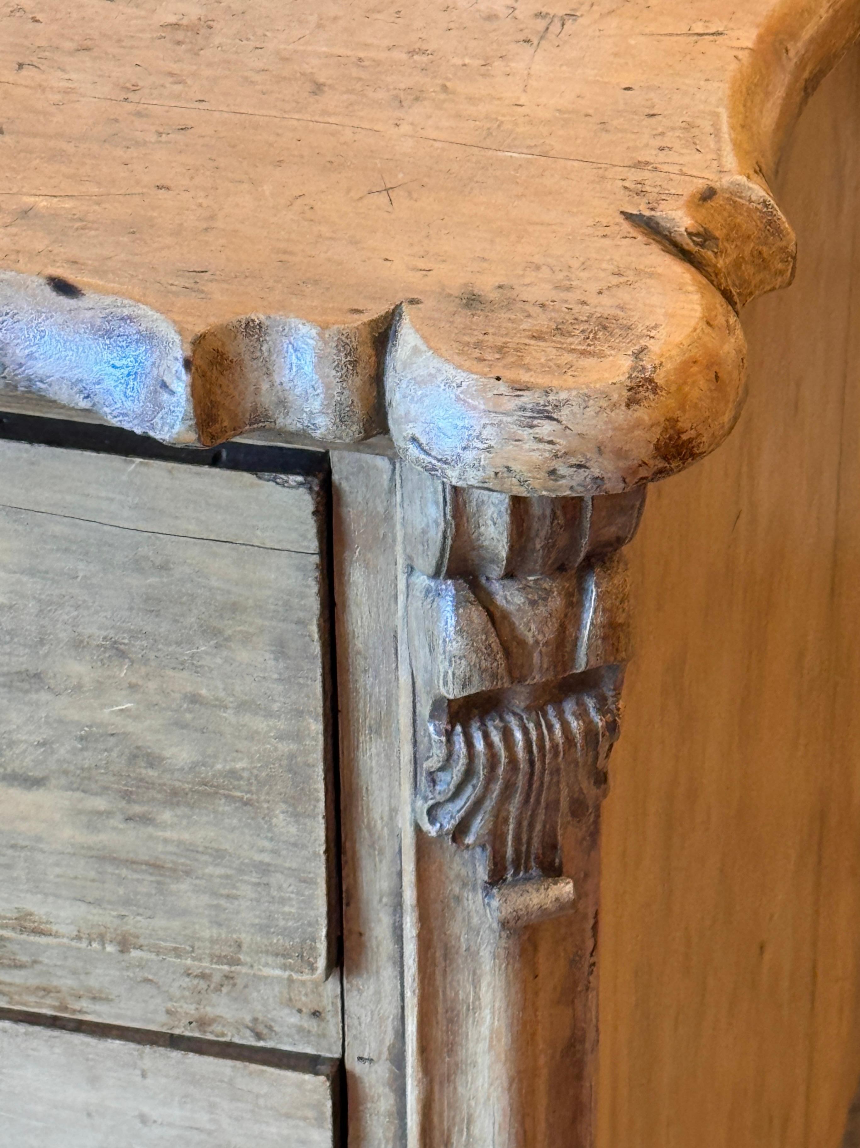 Commode svedese in pino del XIX secolo in vendita 1