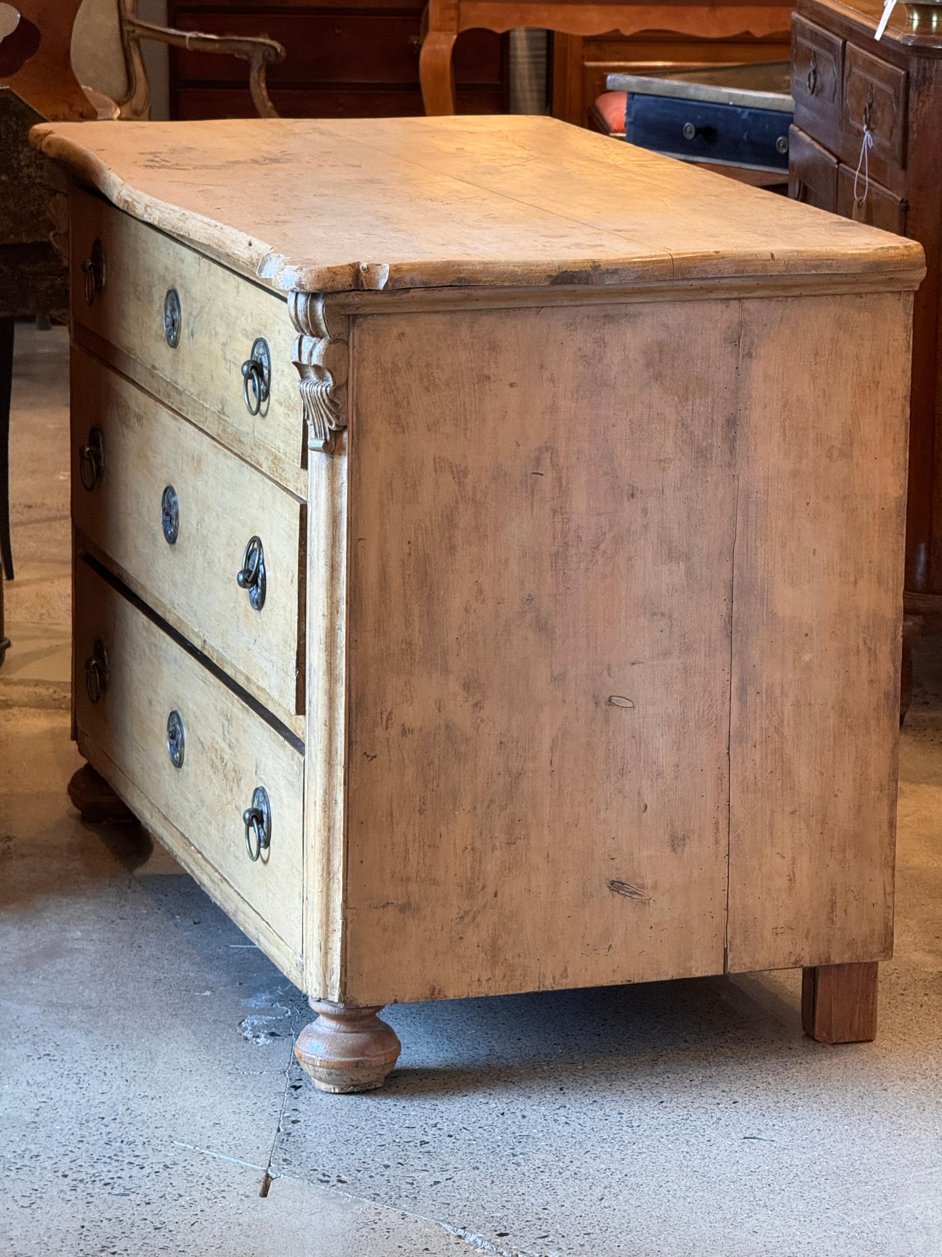 Commode svedese in pino del XIX secolo in vendita 2