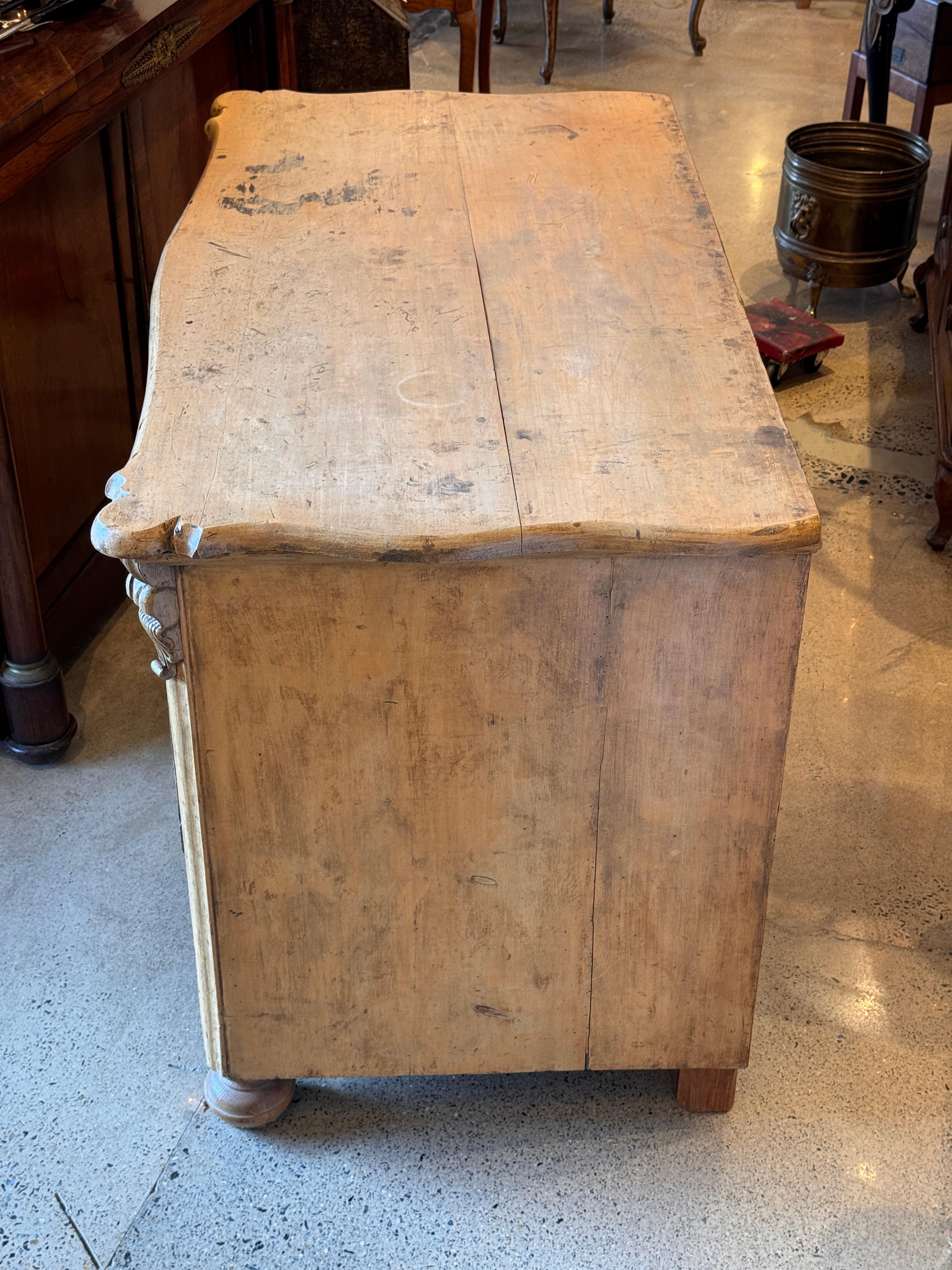 Commode svedese in pino del XIX secolo in vendita 4