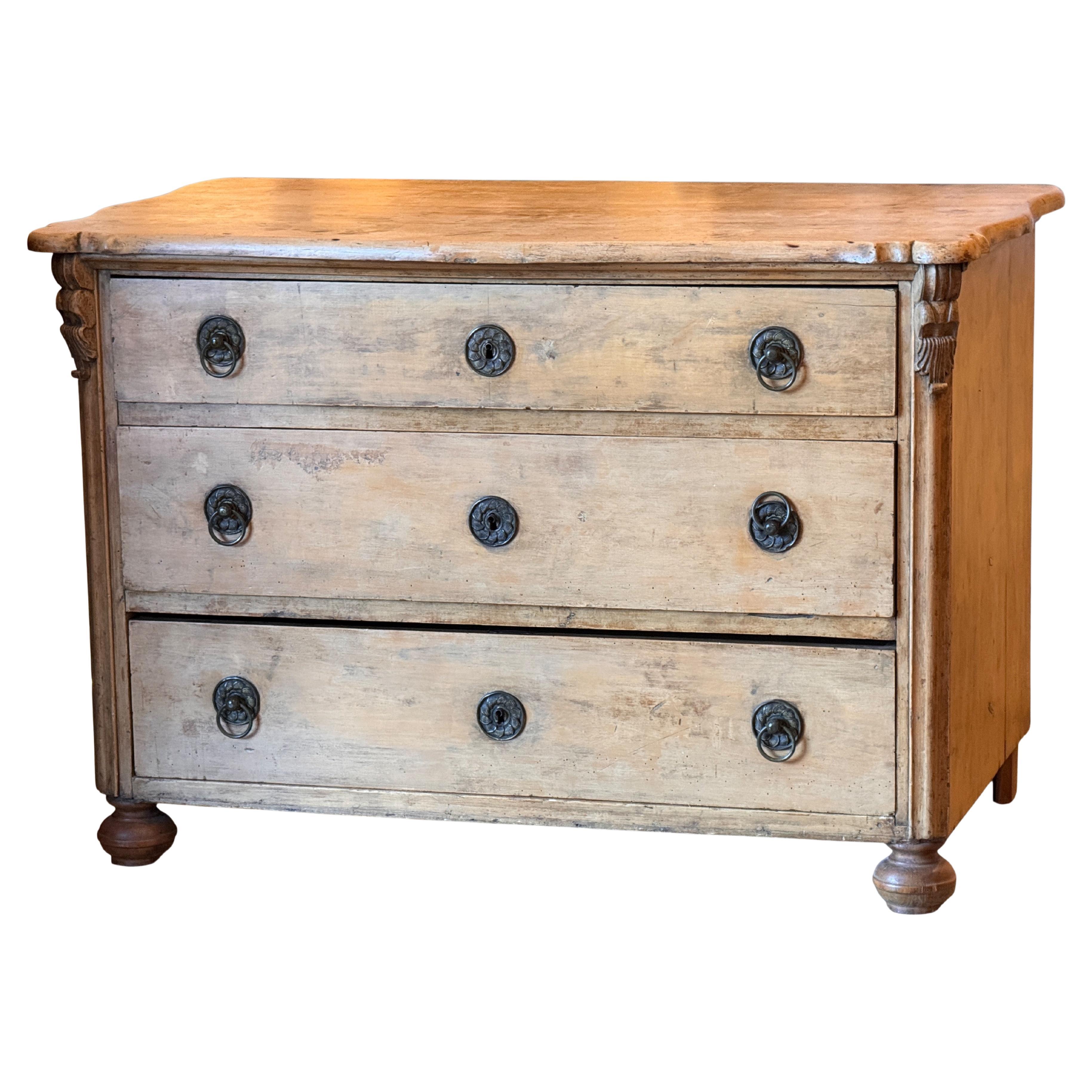 Commode svedese in pino del XIX secolo in vendita