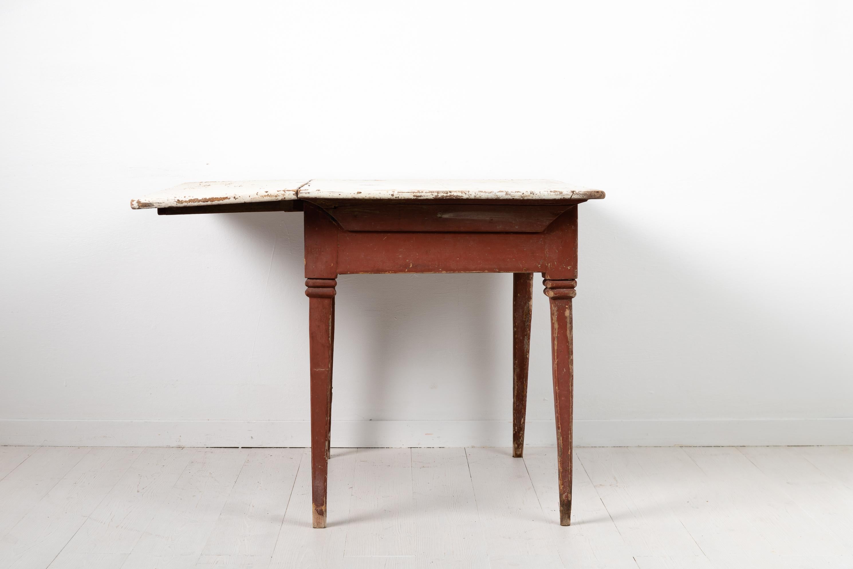 19th Century Swedish Pine Gustavian Country Side Table For Sale 4