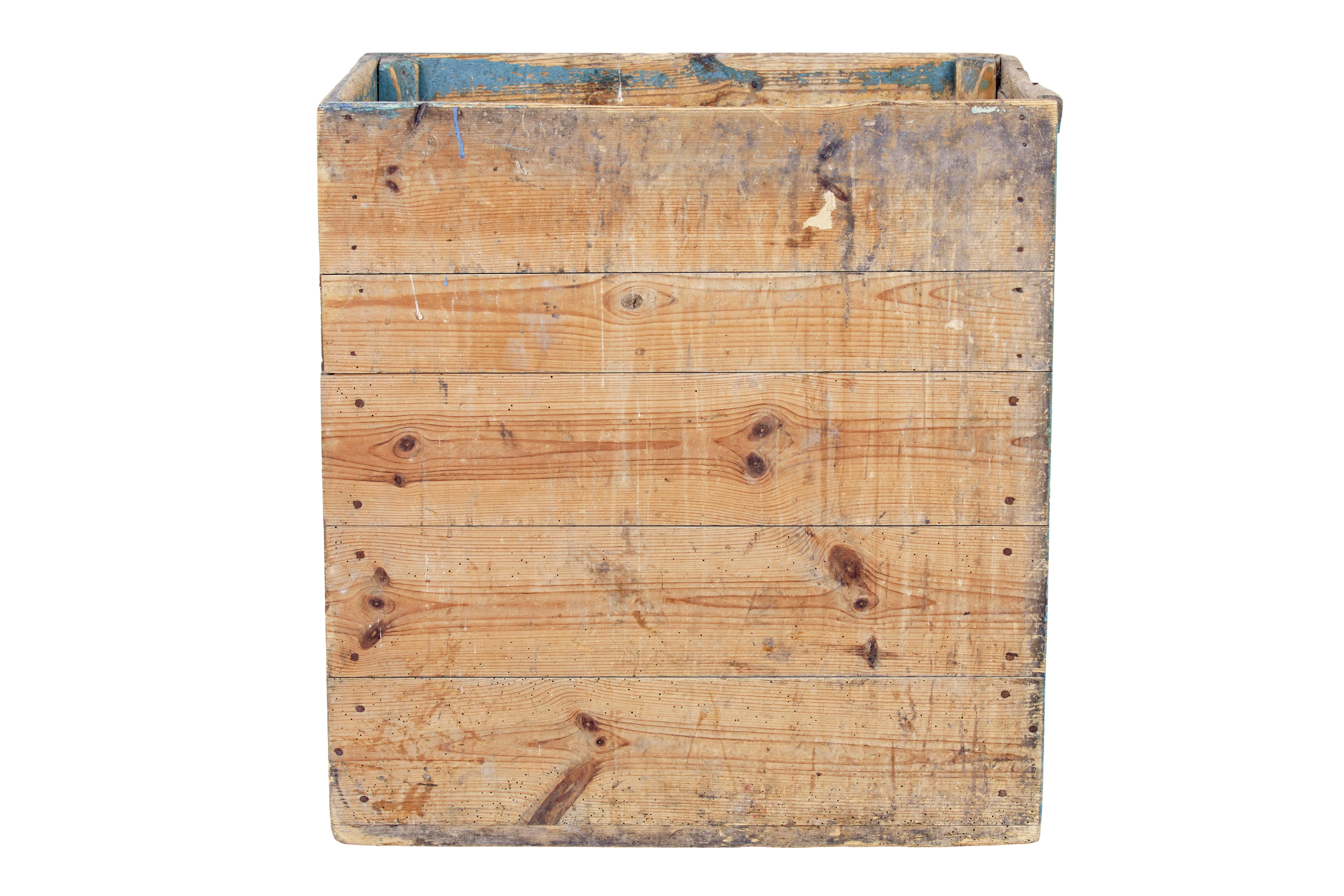 19th century Swedish pine log box In Good Condition For Sale In Debenham, Suffolk