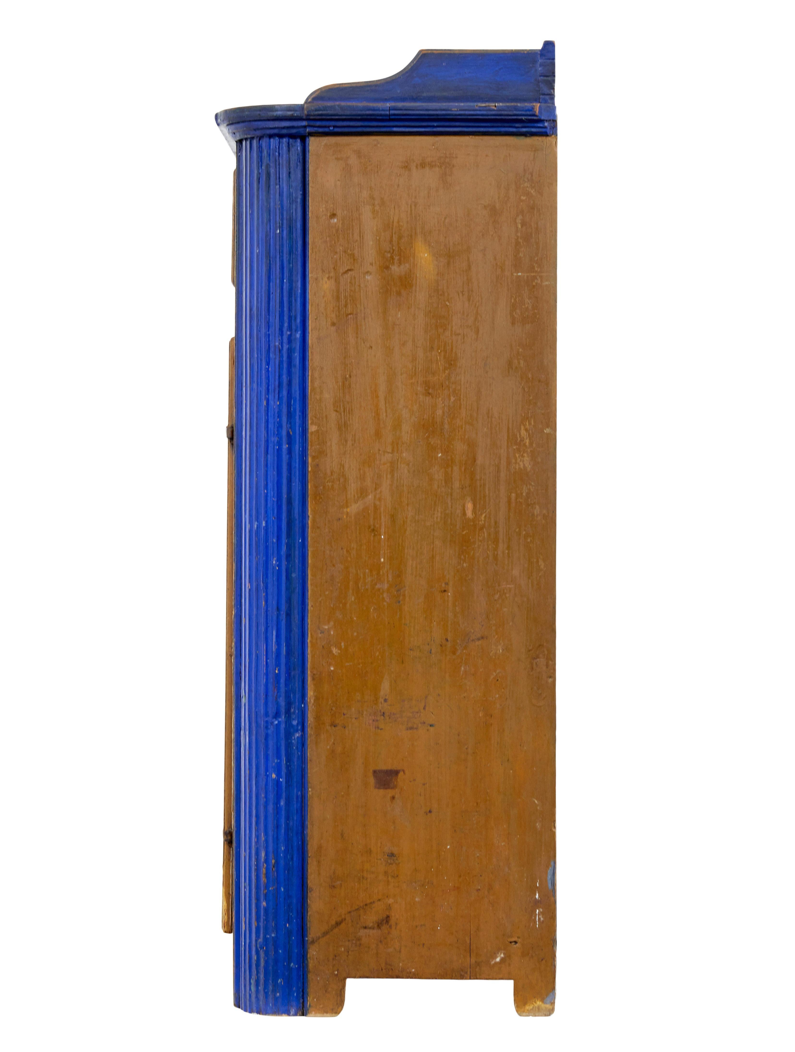 Armario de cocina pintado de pino sueco del siglo XIX Sueco en venta