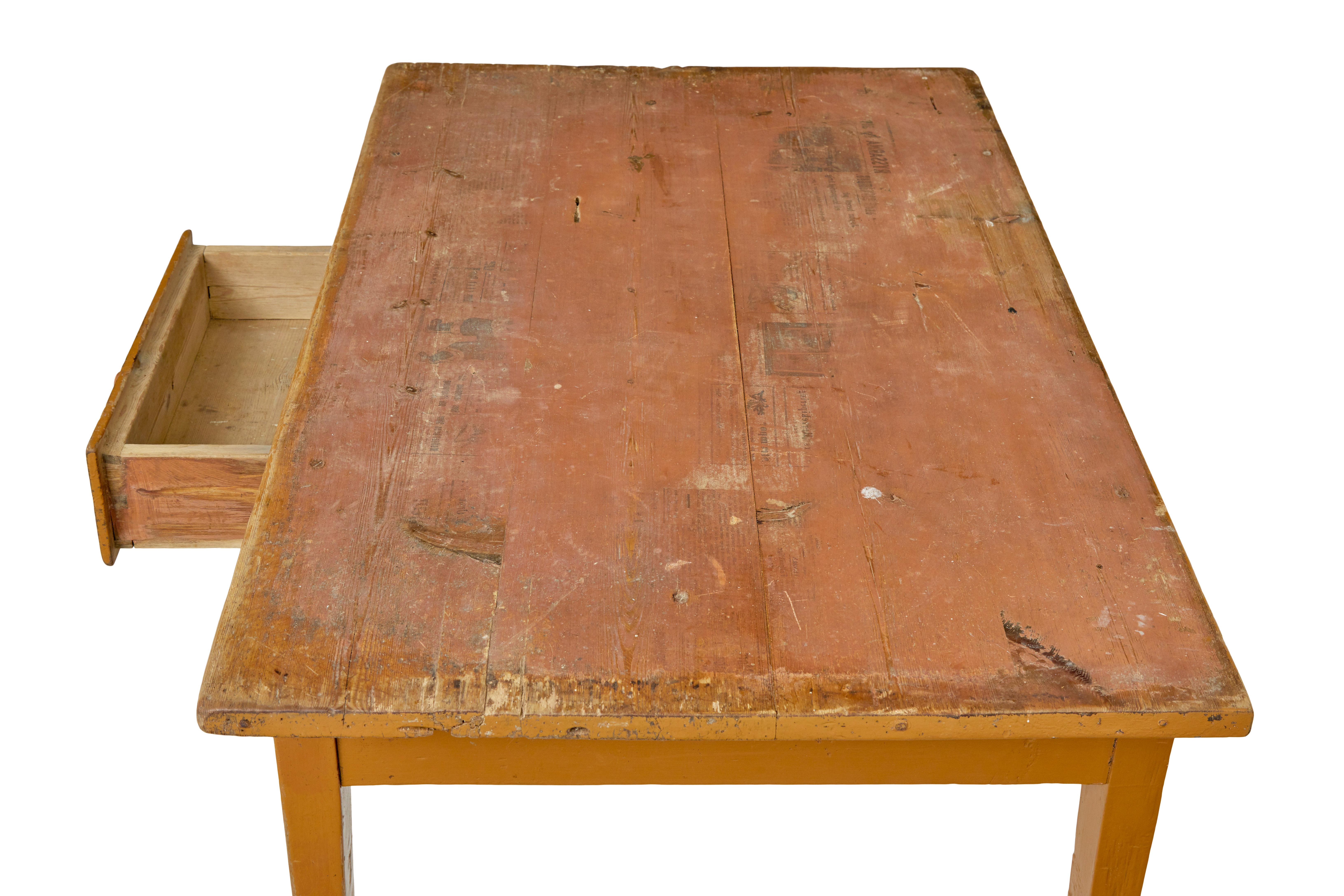 Rustico 19th century Swedish pine painted table in vendita