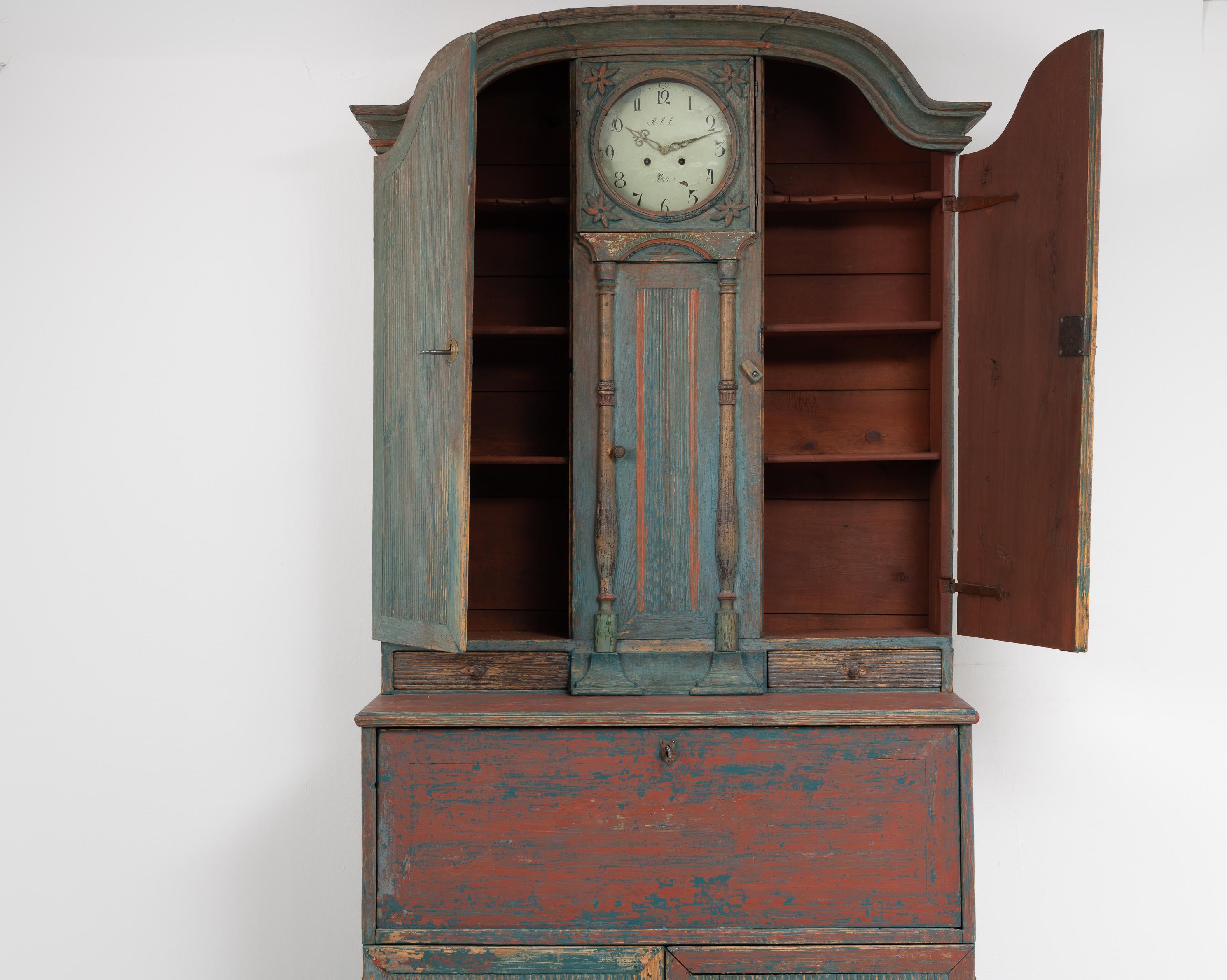 19th Century Swedish Pine Rococo and Gustavian Clock Bureau Cabinet For Sale 1