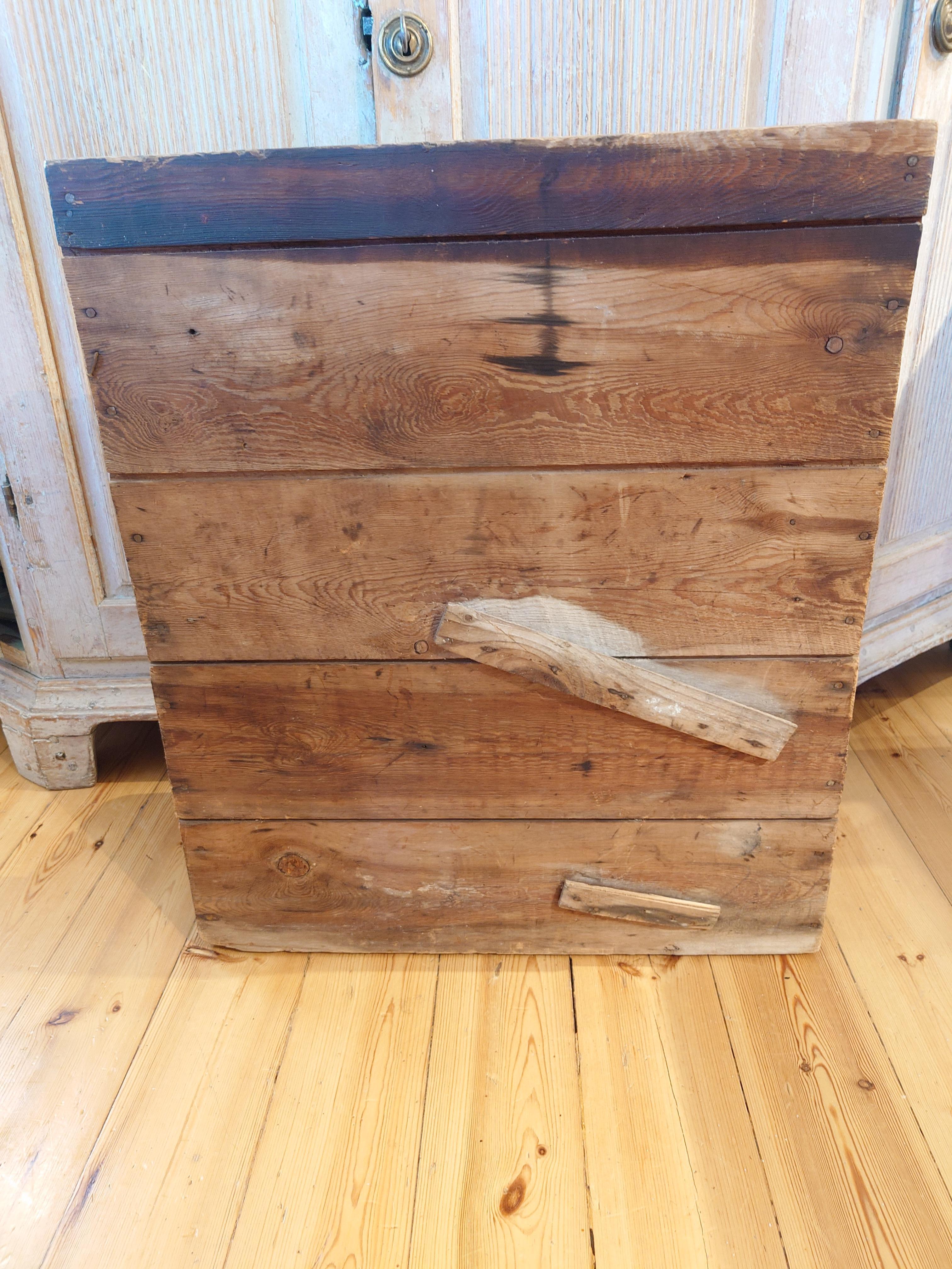 19th Century Swedish pine rustic hanging cabinet for working tools For Sale 9