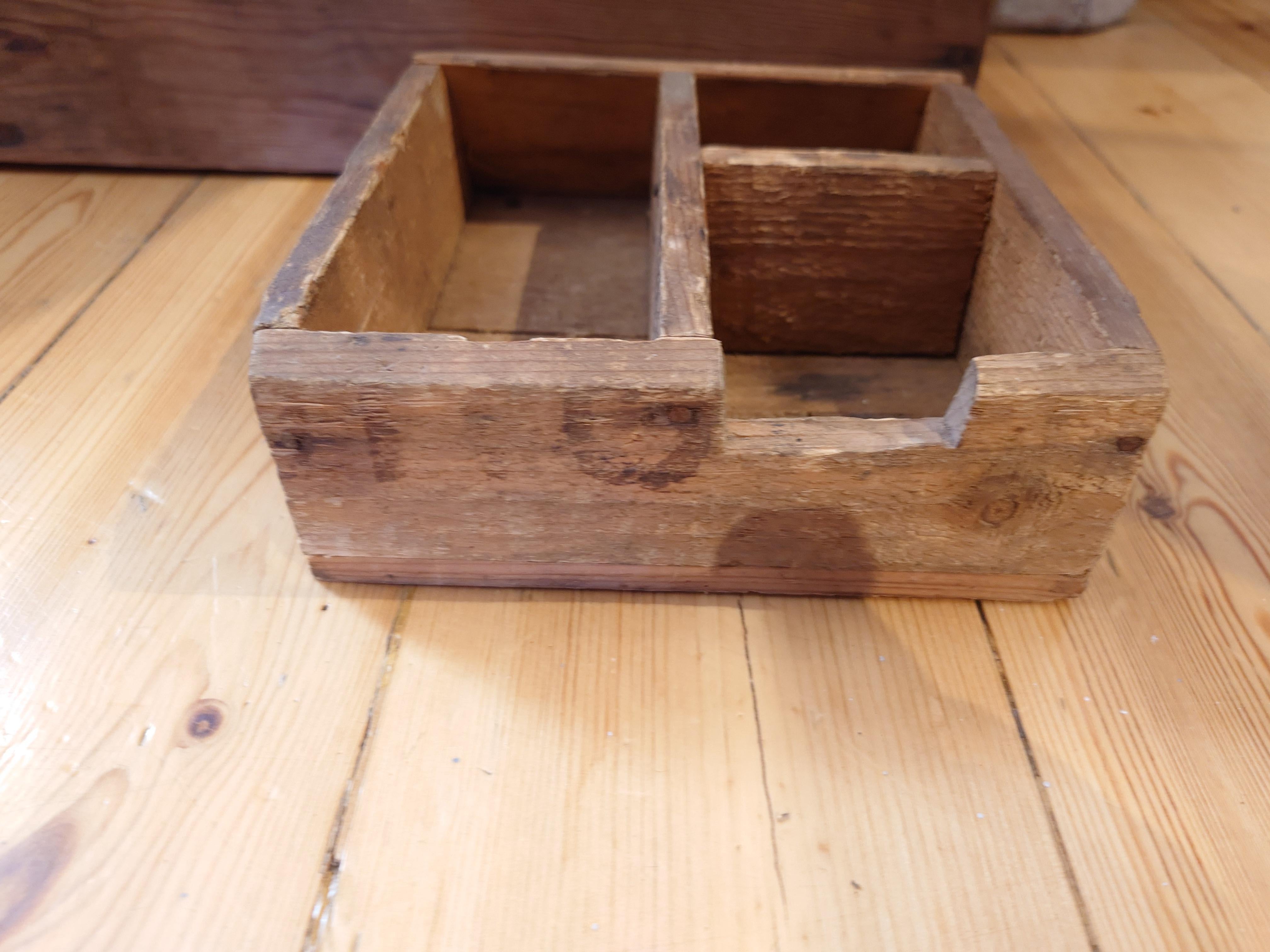 19th Century Swedish pine rustic hanging cabinet for working tools For Sale 12