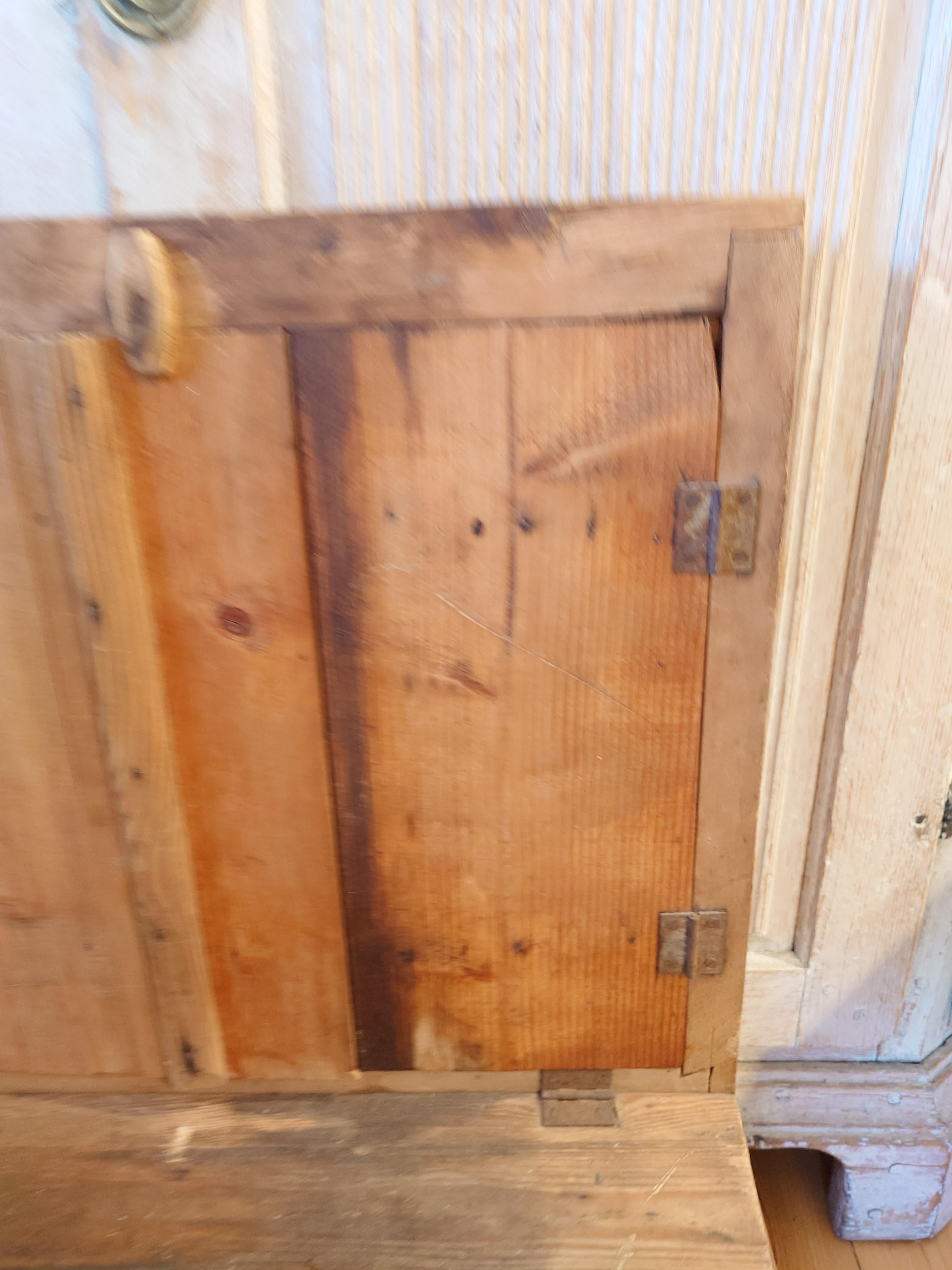 20th Century 19th Century Swedish pine rustic hanging cabinet for working tools For Sale