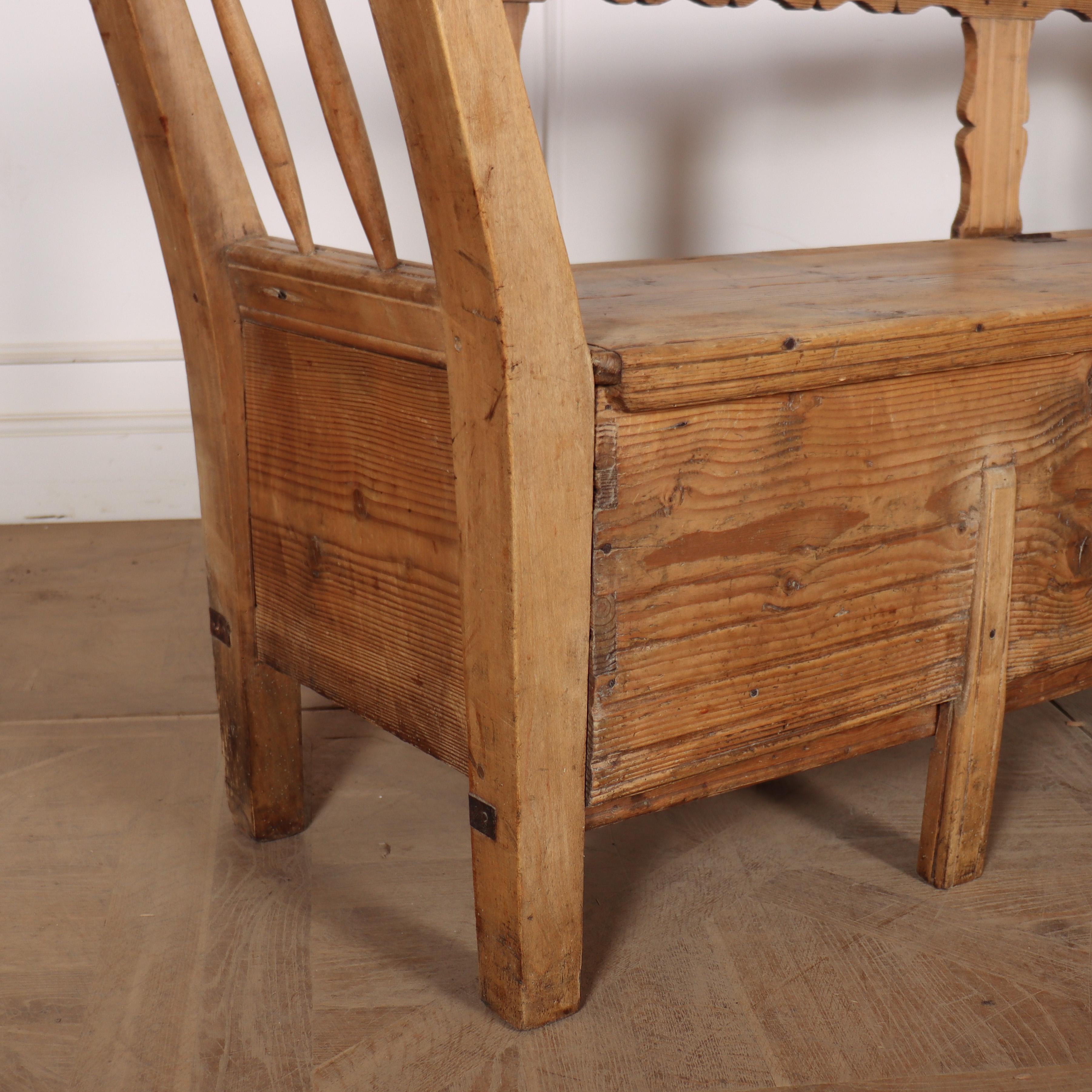 19th Century Swedish Pine Settle In Good Condition For Sale In Leamington Spa, Warwickshire