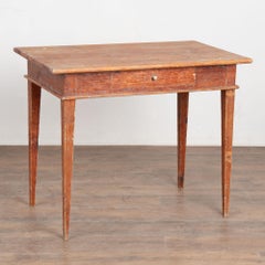 Mesa auxiliar de pino sueco del siglo XIX con acabado original pintado en rojo ladrillo