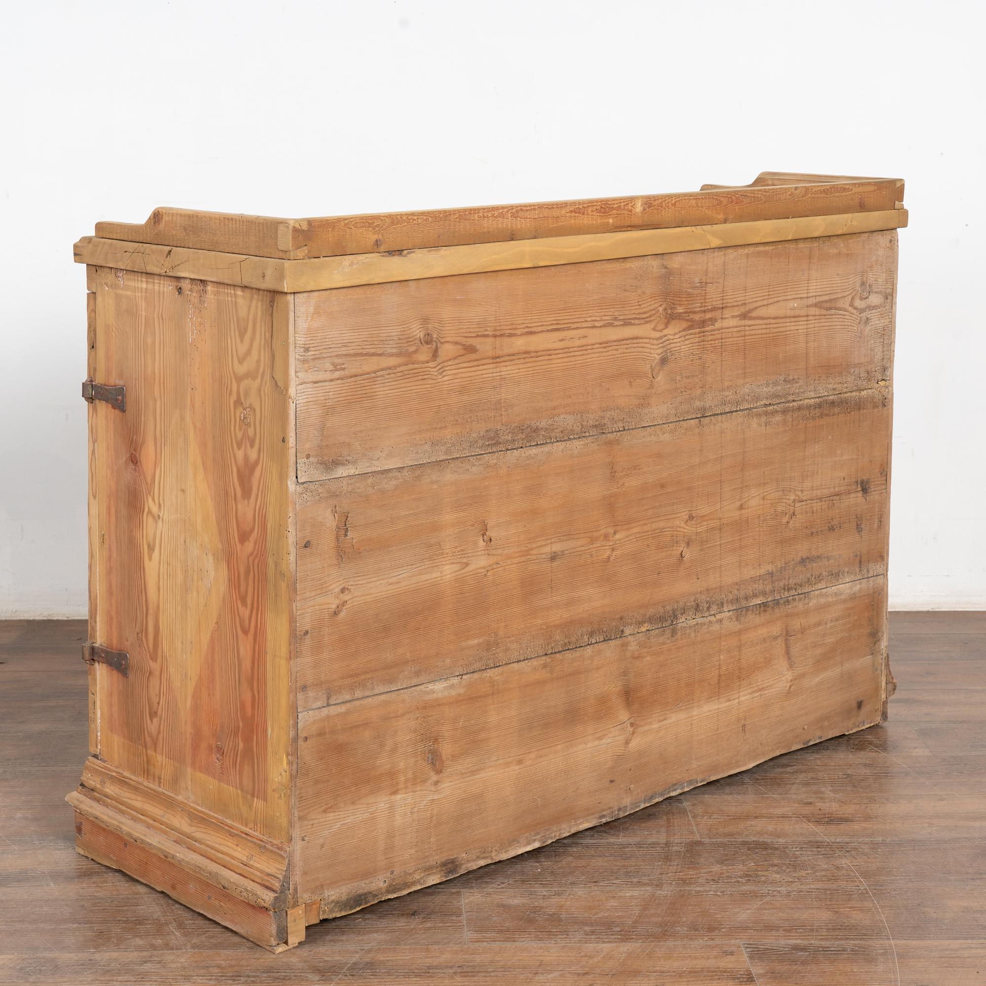 Mobile credenza in pino svedese del XIX secolo in vendita 4