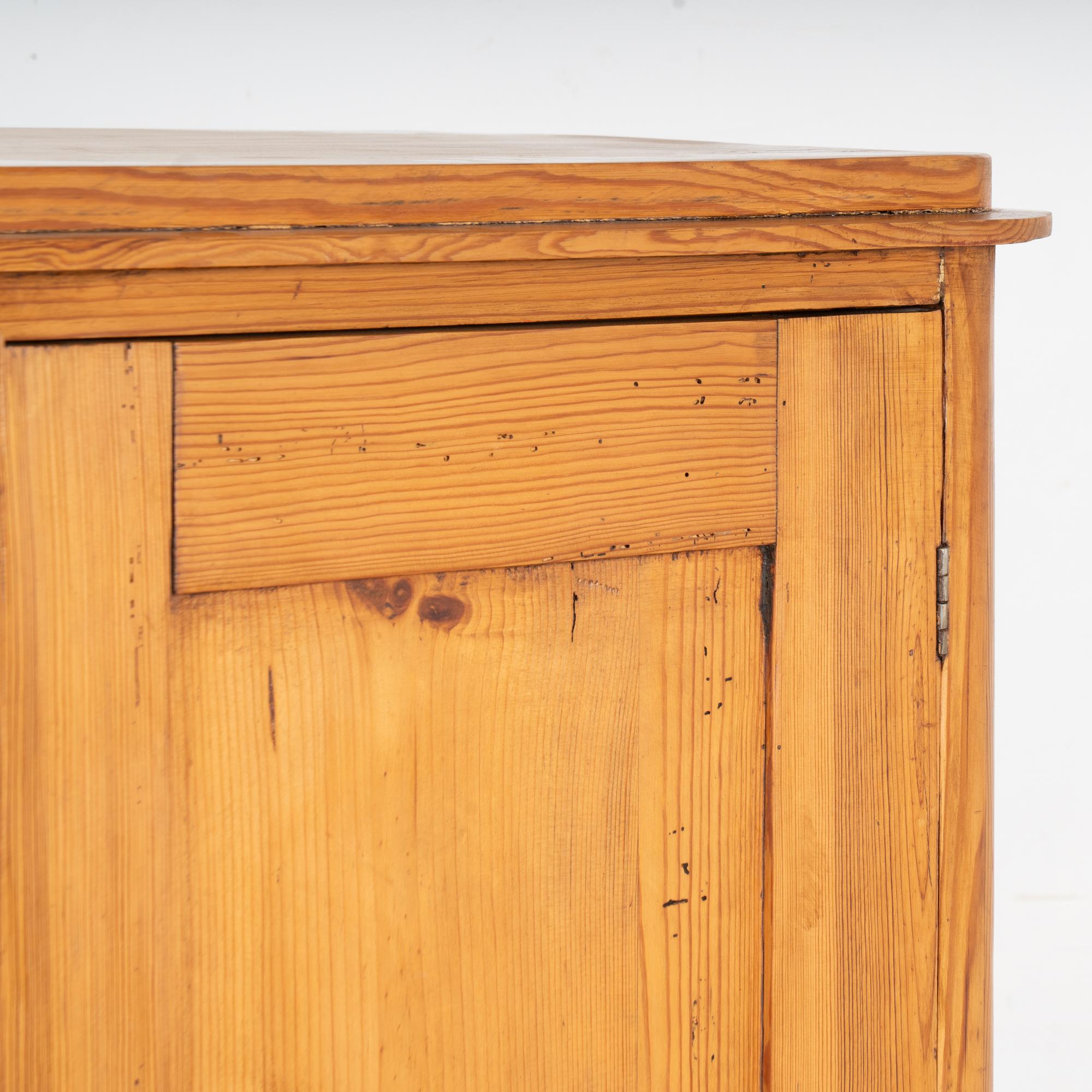 Mobile credenza in pino svedese del XIX secolo in vendita 4