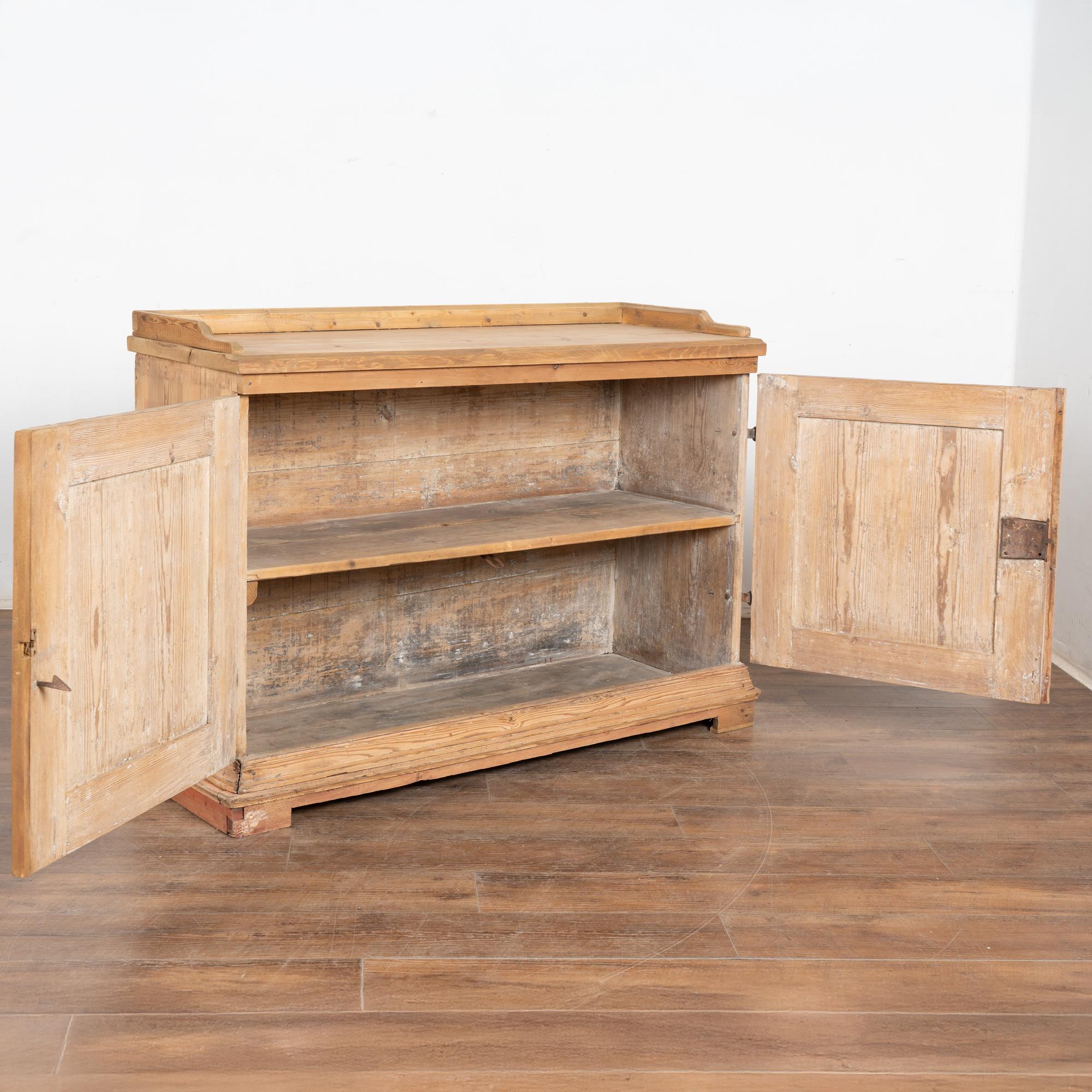 Country Mobile credenza in pino svedese del XIX secolo in vendita