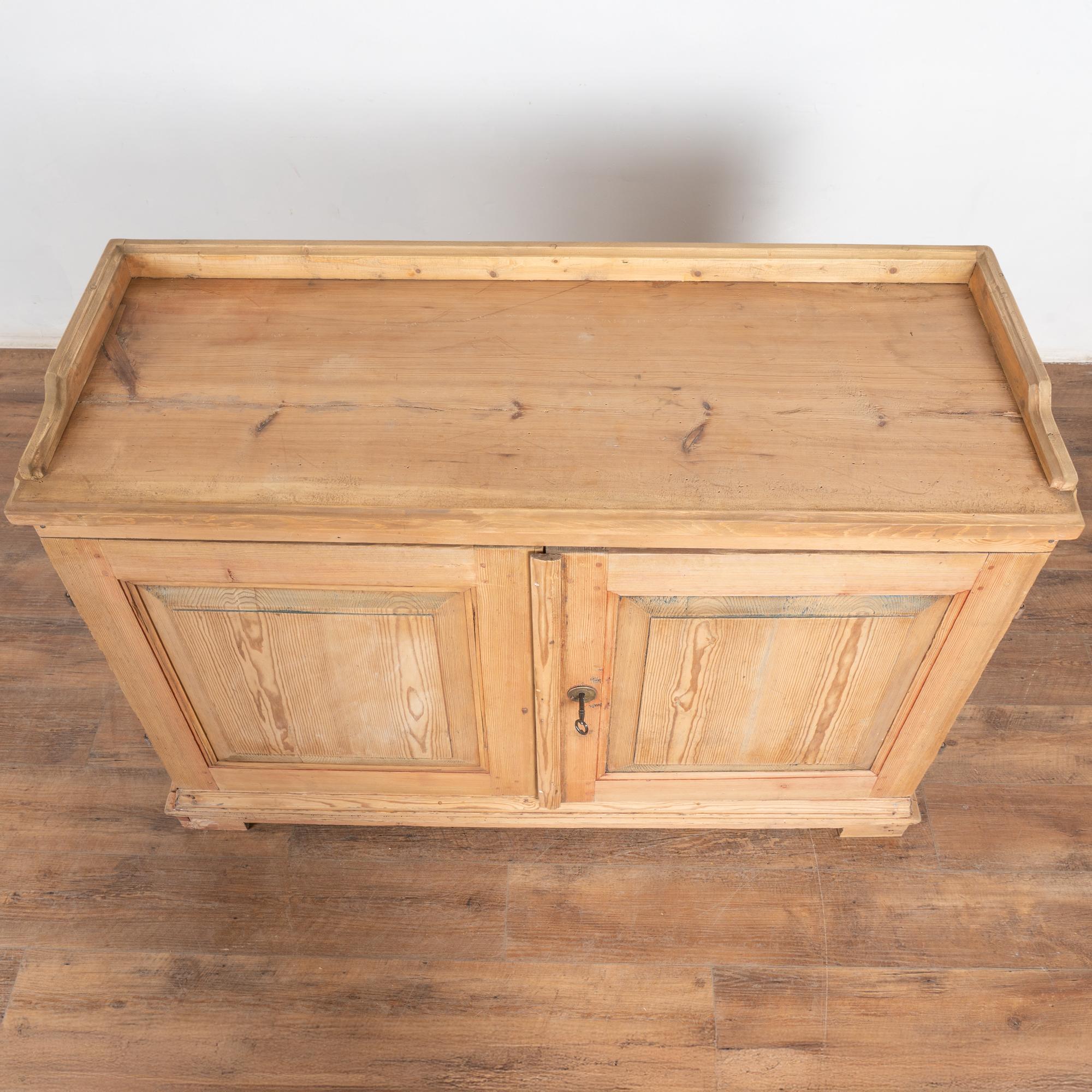 Mobile credenza in pino svedese del XIX secolo In condizioni buone in vendita a Round Top, TX