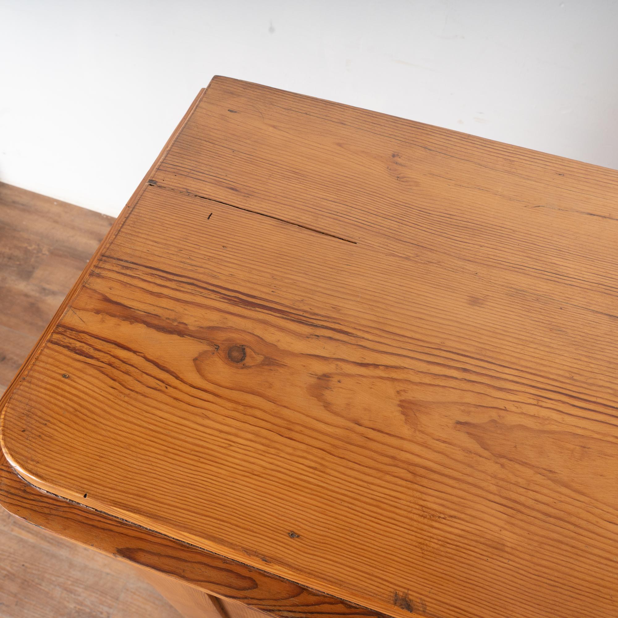 Pino Mobile credenza in pino svedese del XIX secolo in vendita