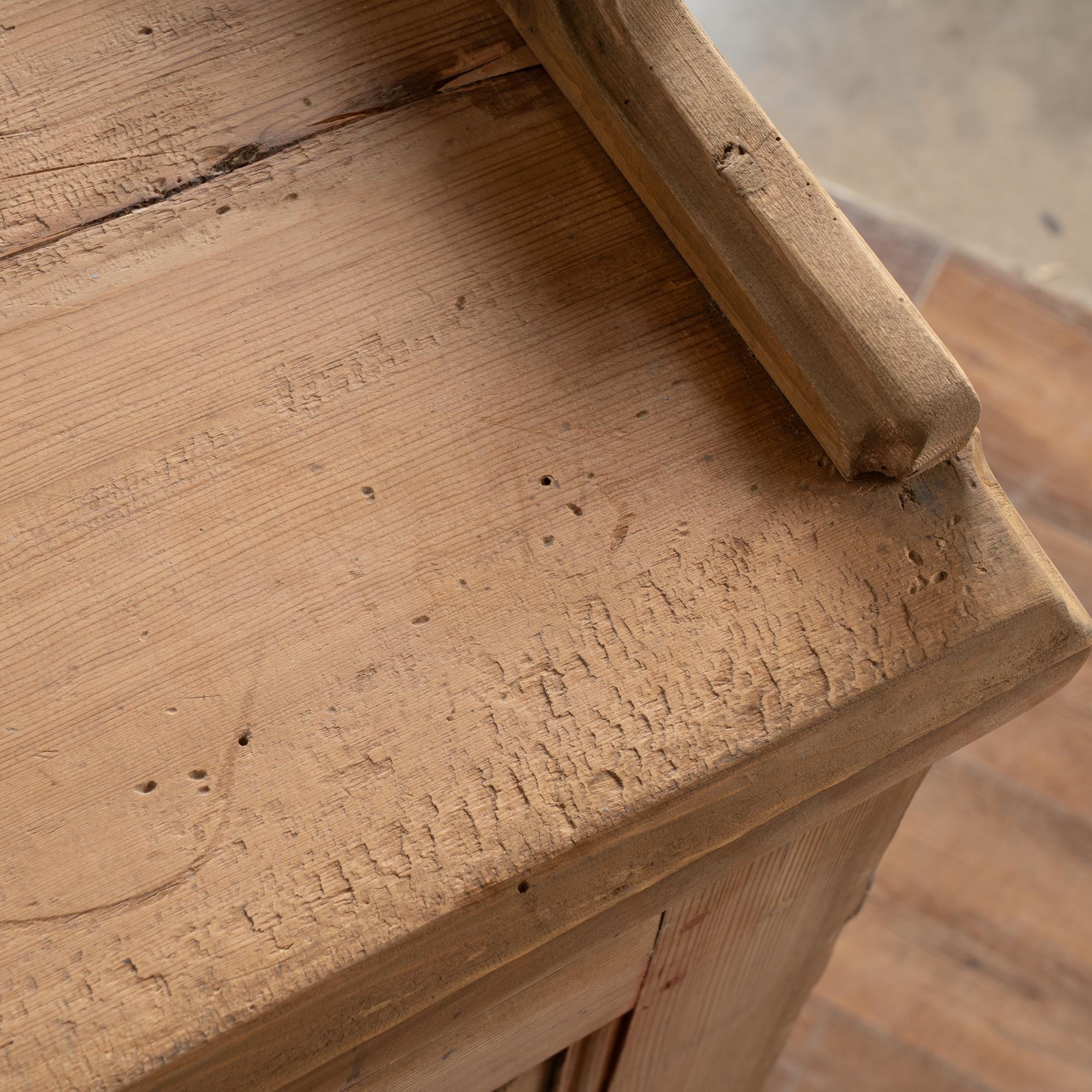 Mobile credenza in pino svedese del XIX secolo in vendita 1