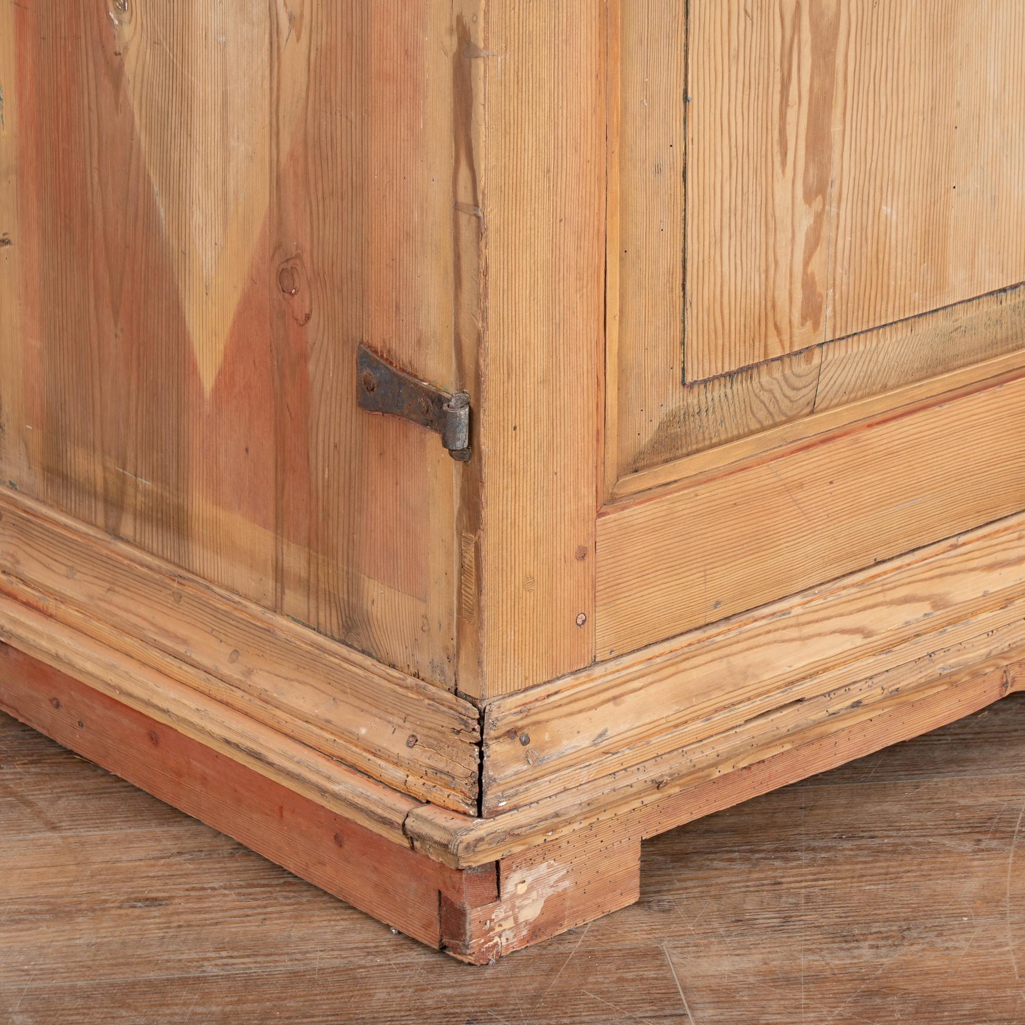 Mobile credenza in pino svedese del XIX secolo in vendita 3