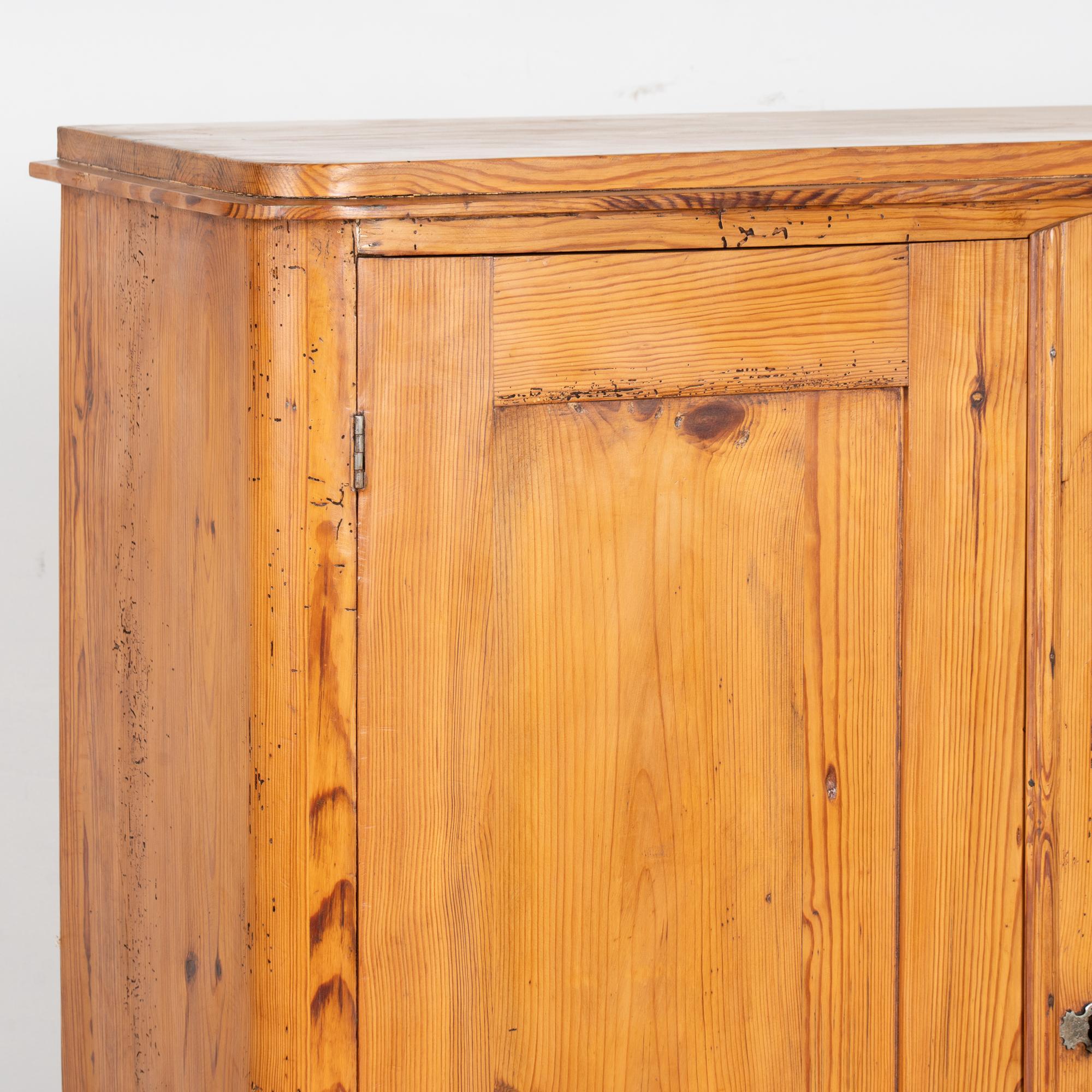 Mobile credenza in pino svedese del XIX secolo in vendita 3