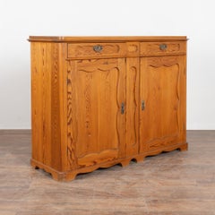 Credenza svedese in pino del XIX secolo