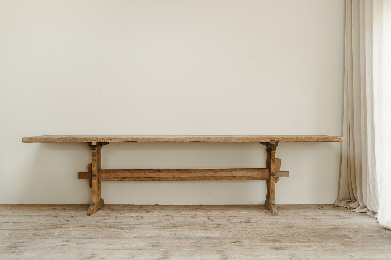 Table bock suédoise en bois de pin du 19e siècle ... Bon état - En vente à Brecht, BE