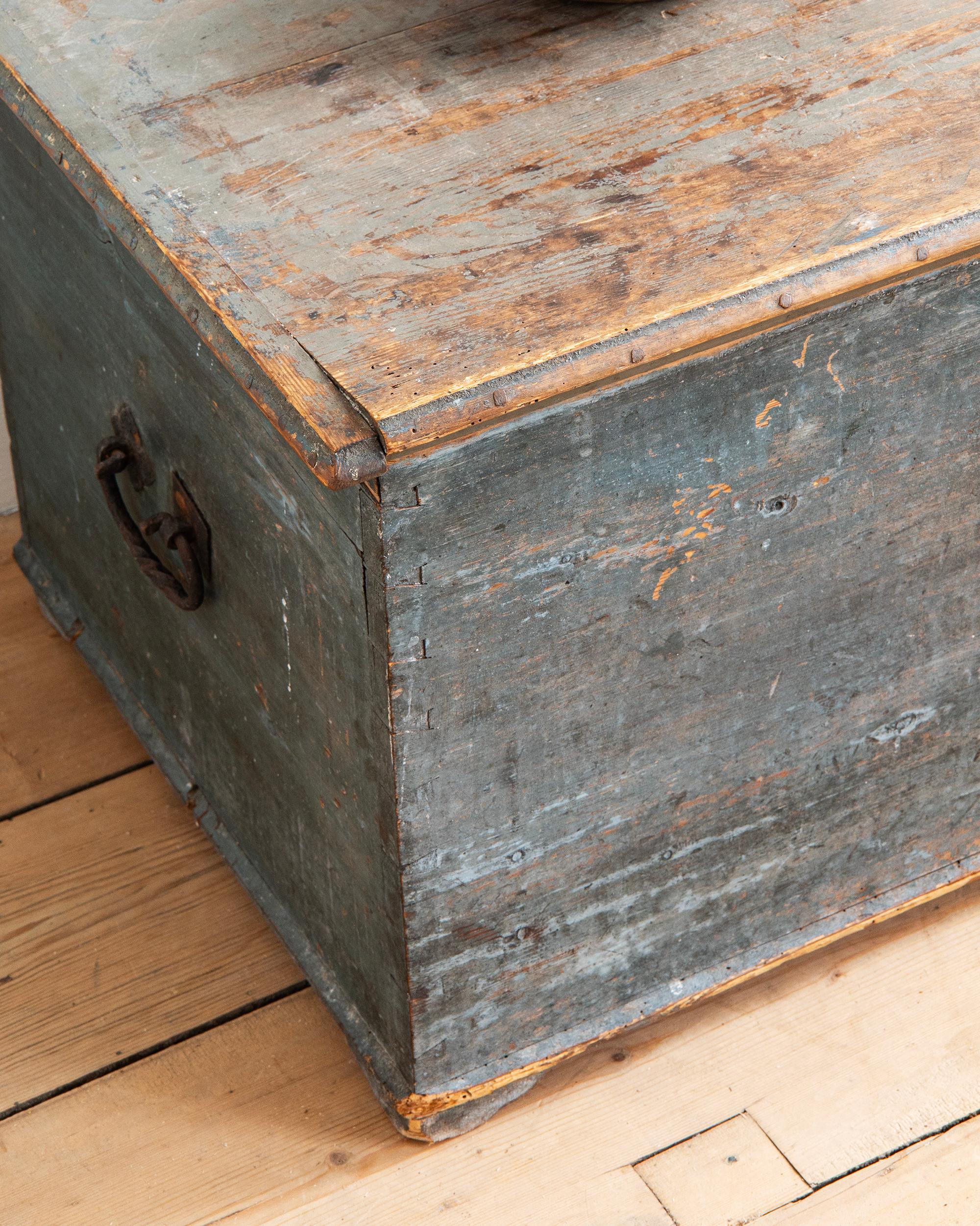 19th century Swedish provincial flat top folk art chest in it's original finish with good patina. Ca 1850 Sweden. 