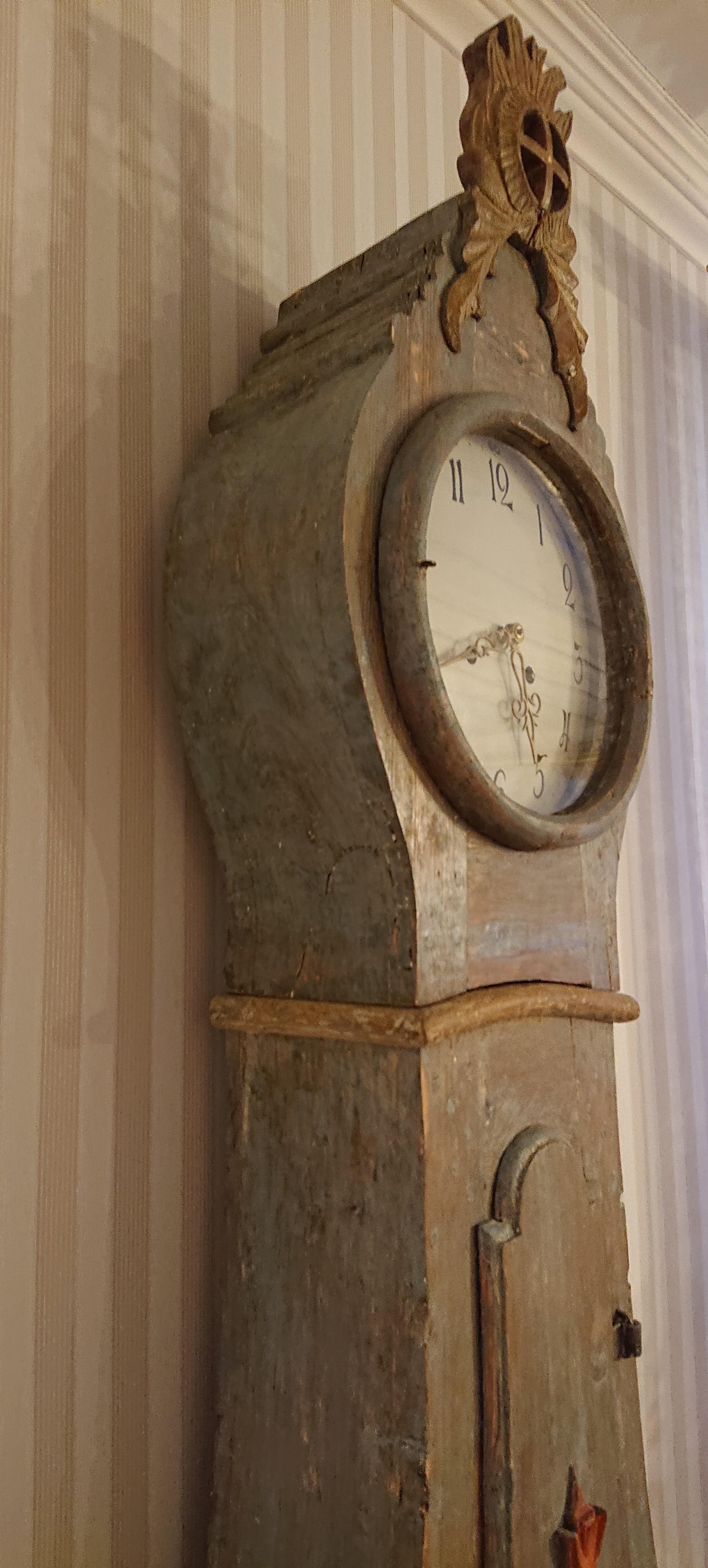19th Century Swedish Rococo Tall Case Clock with Original Paint For Sale 2