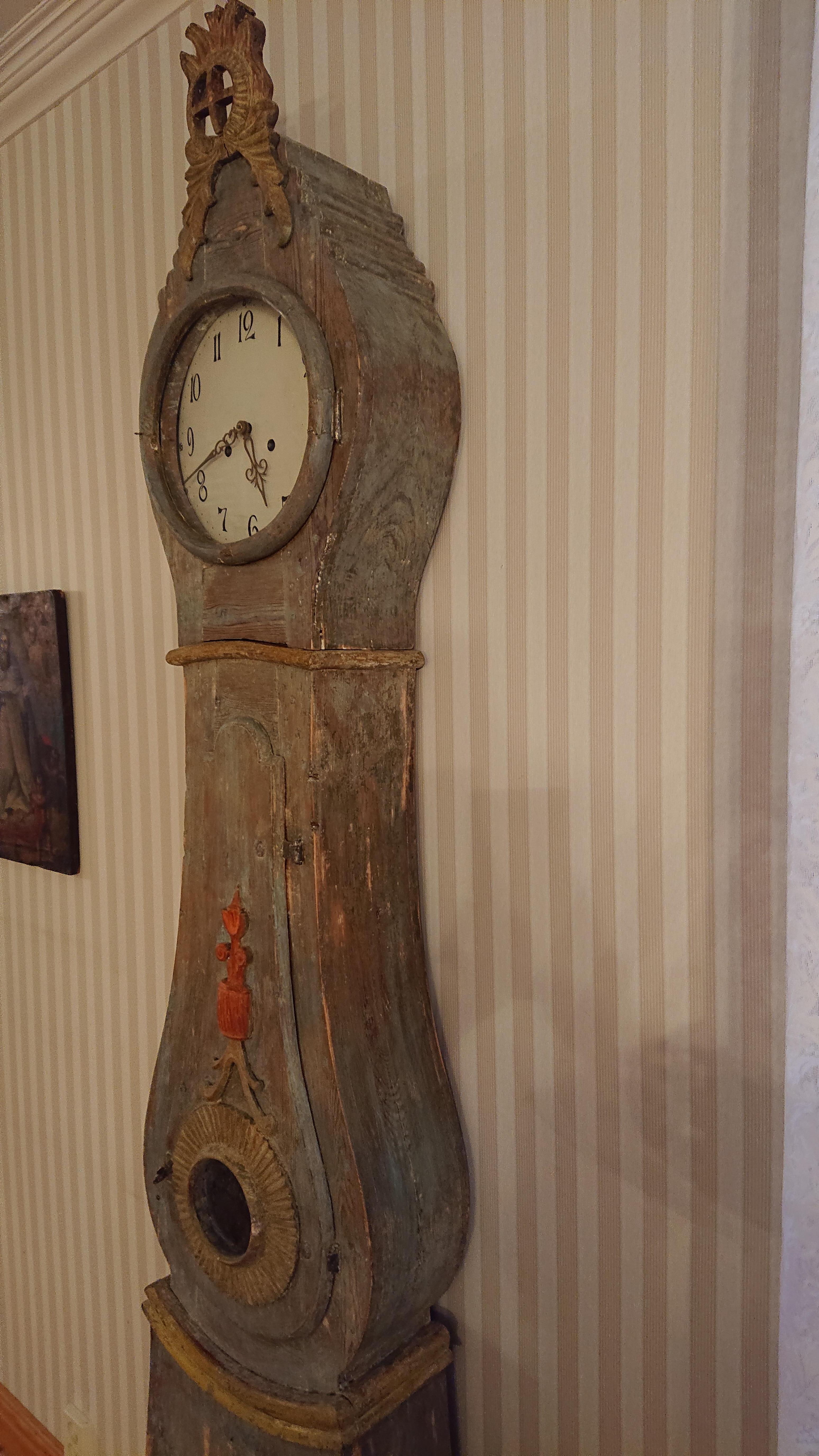 19th Century Swedish Rococo Tall Case Clock with Original Paint For Sale 3