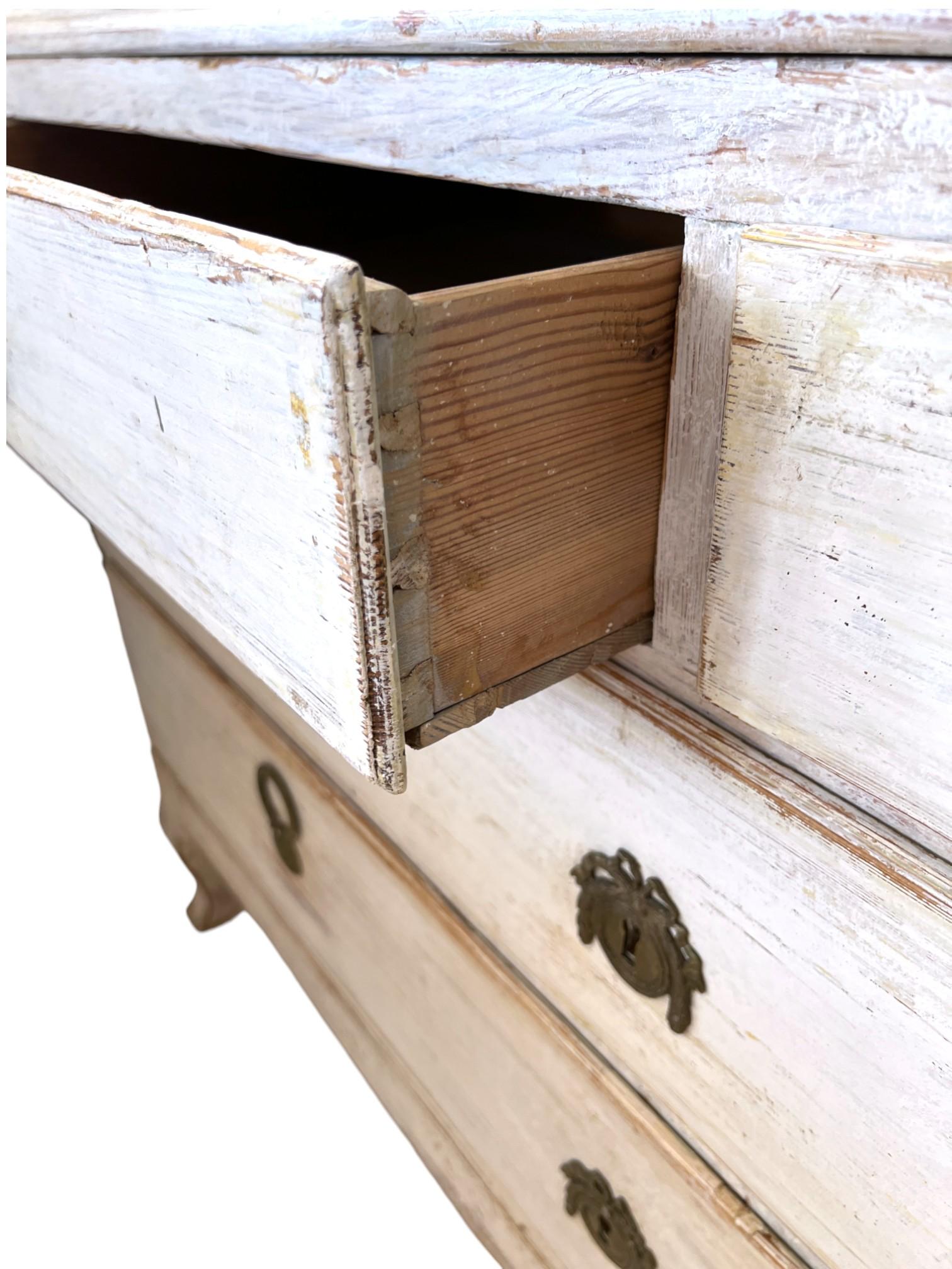 Siglo XIX Sueco Rococó Blanco Antiguo Buffet Deux Corps en Bastante bueno estado para la venta en New Orleans, LA