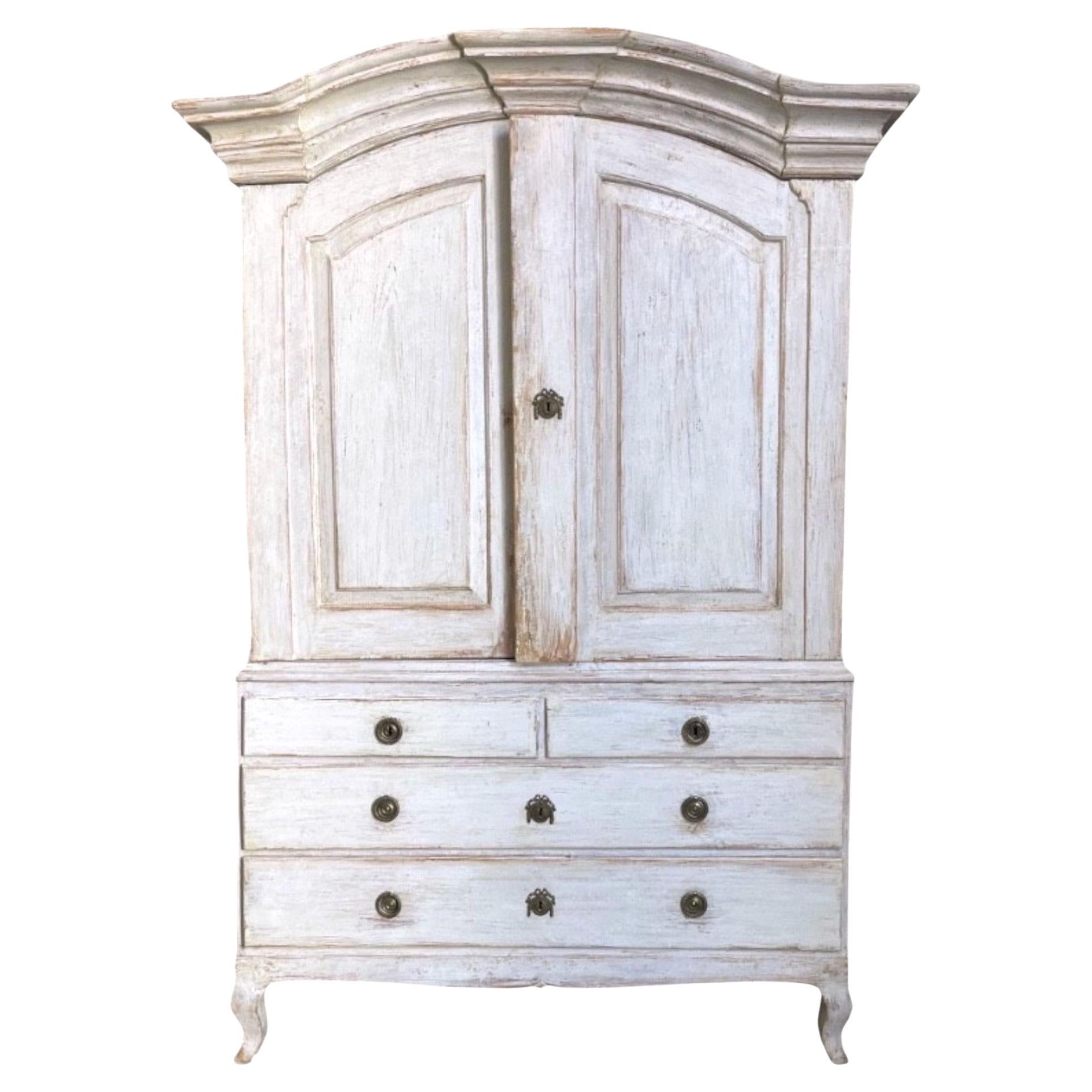 Siglo XIX Sueco Rococó Blanco Antiguo Buffet Deux Corps en venta