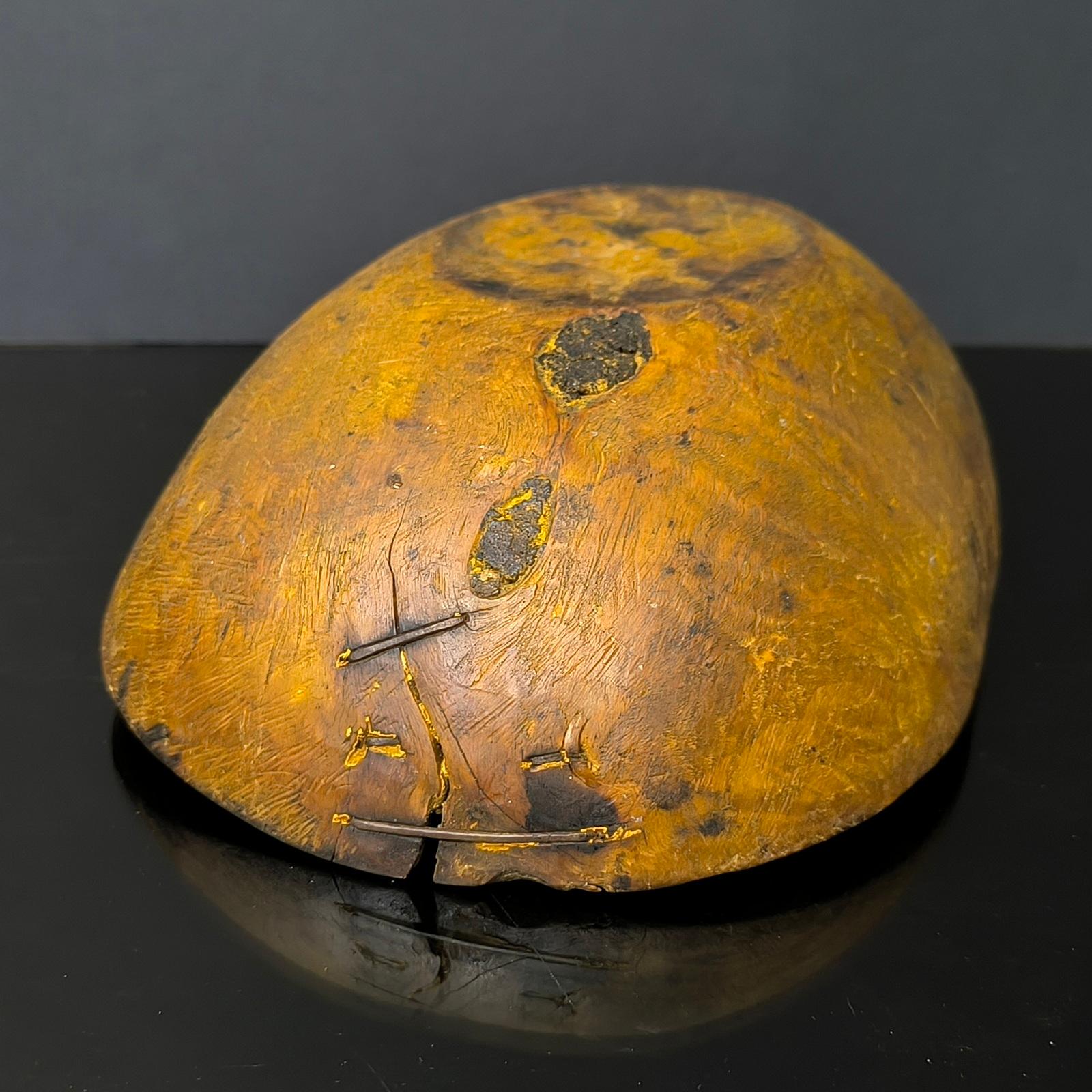 19. Jahrhundert schwedische Wurzelschale mit alter Reparatur, Folk Art Carved Wood Bowl im Angebot 1