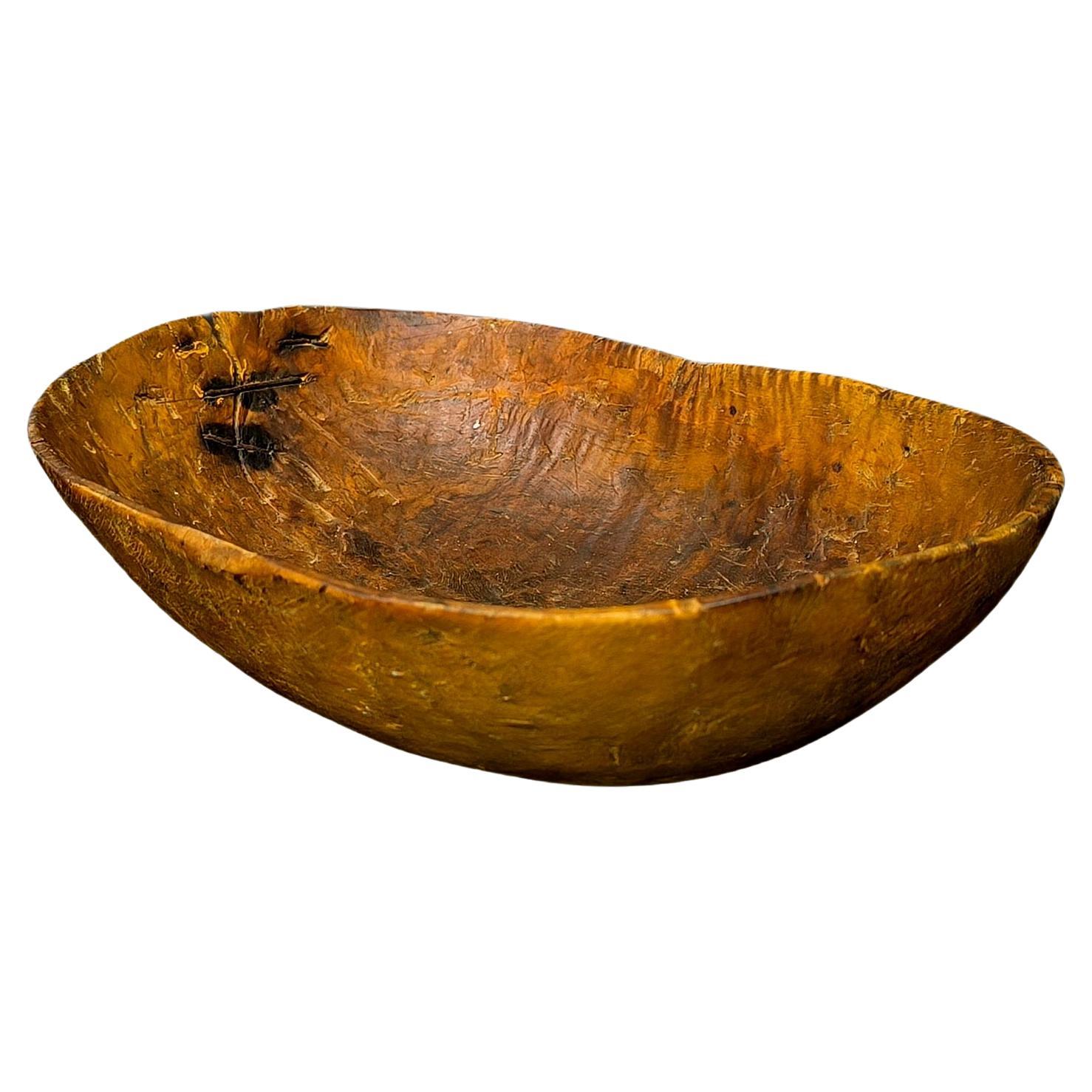 19. Jahrhundert schwedische Wurzelschale mit alter Reparatur, Folk Art Carved Wood Bowl