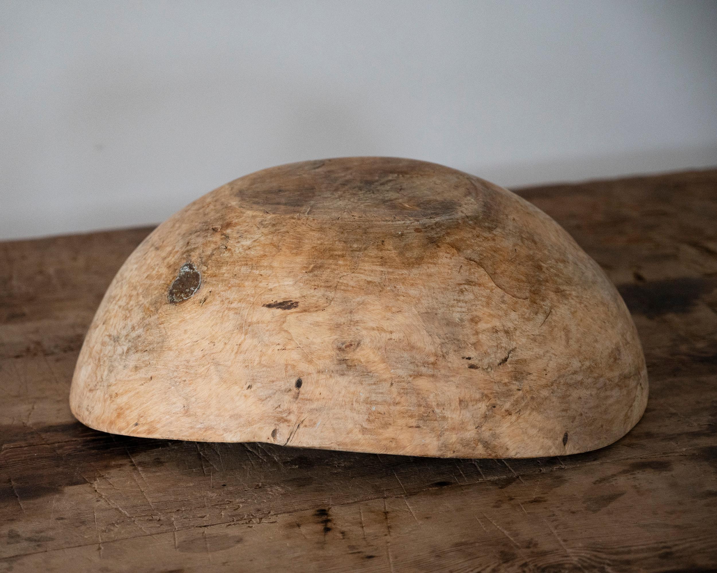 Fatto a mano Ciotola in legno di radice svedese del XIX secolo in vendita