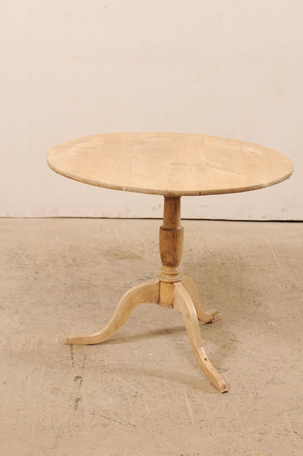 19th Century Swedish Round Bleached Wood Tilt-Top Guéridon Table 1