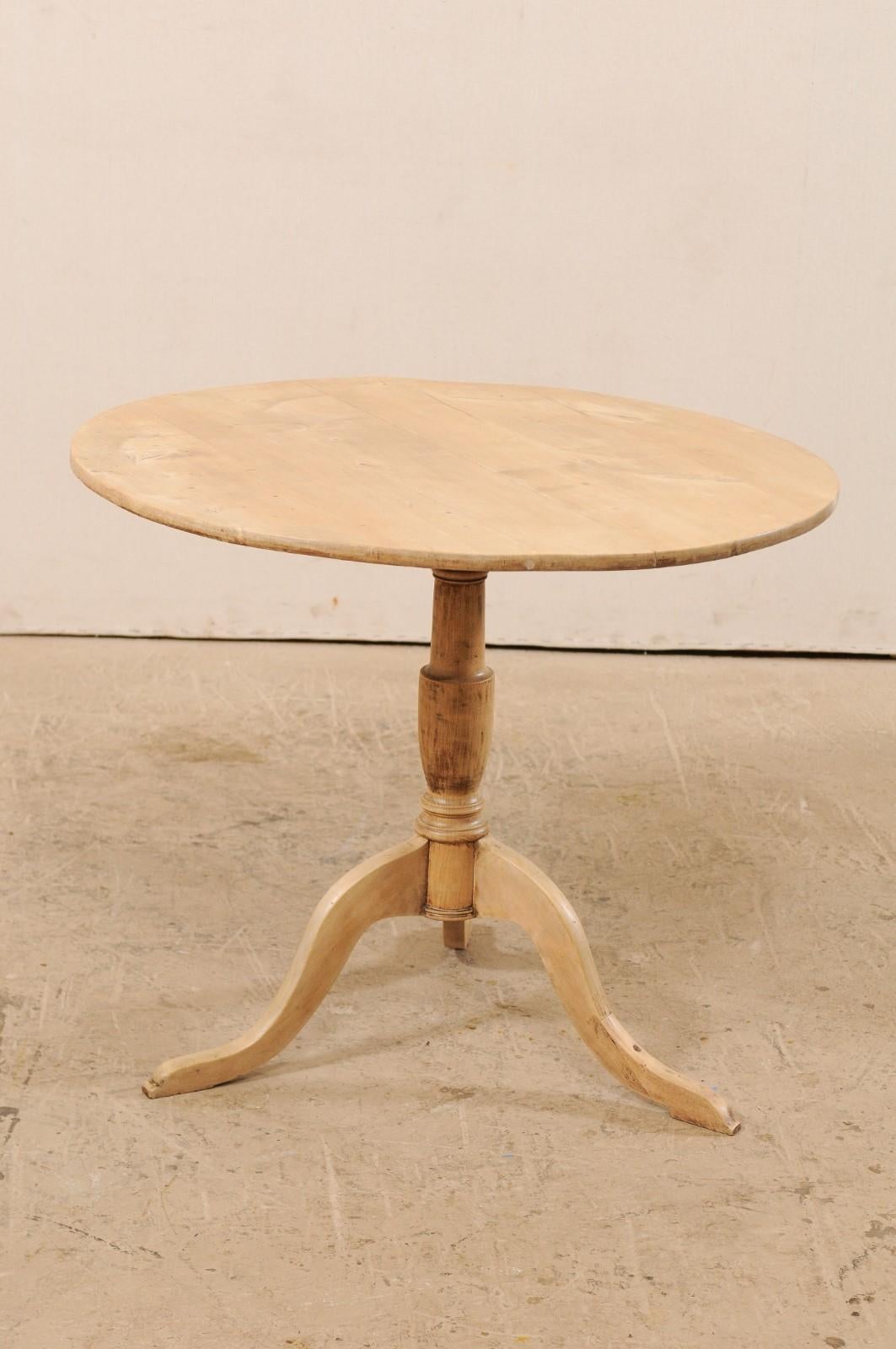 19th Century Swedish Round Bleached Wood Tilt-Top Guéridon Table 2