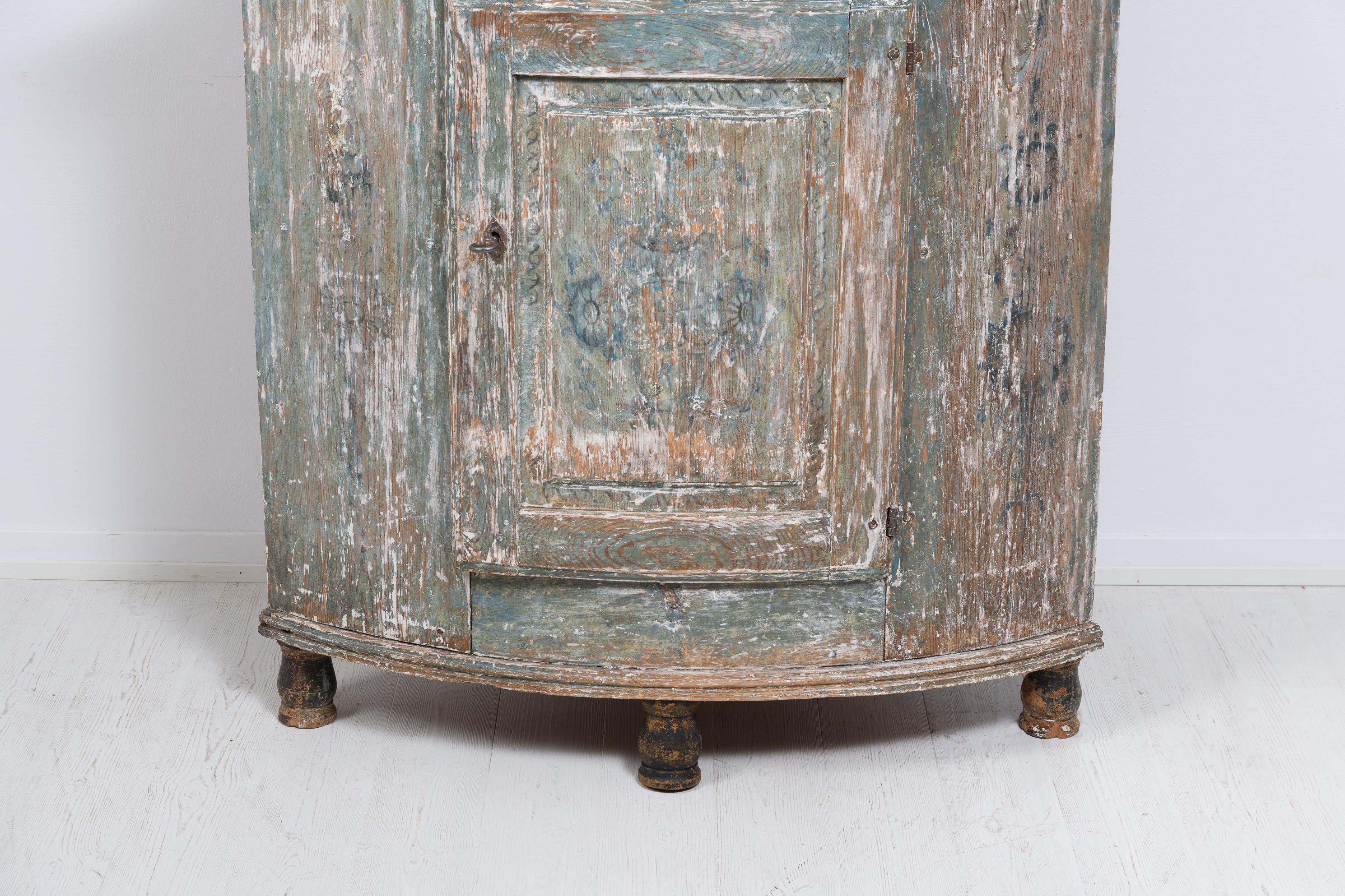 19th Century Swedish Rustic Country Corner Cabinet For Sale 2