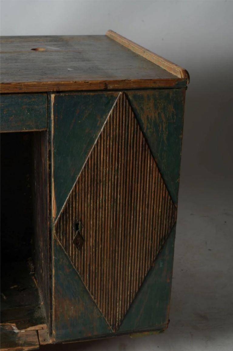 19th Century Swedish Rustic Painted Kneehole Desk In Distressed Condition For Sale In Chicago, IL