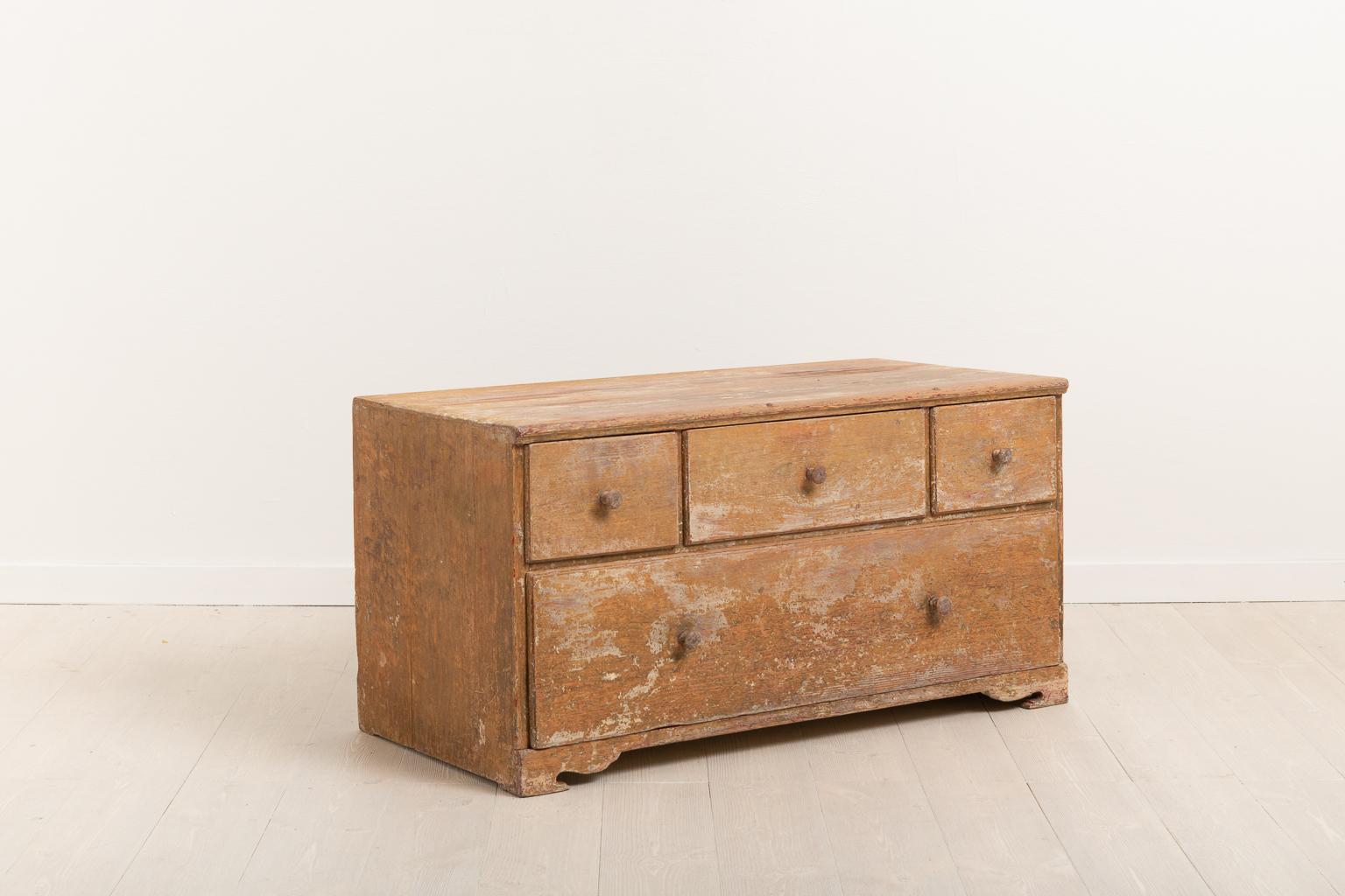 19th Century Swedish Small Chest of Drawers In Good Condition In Kramfors, SE