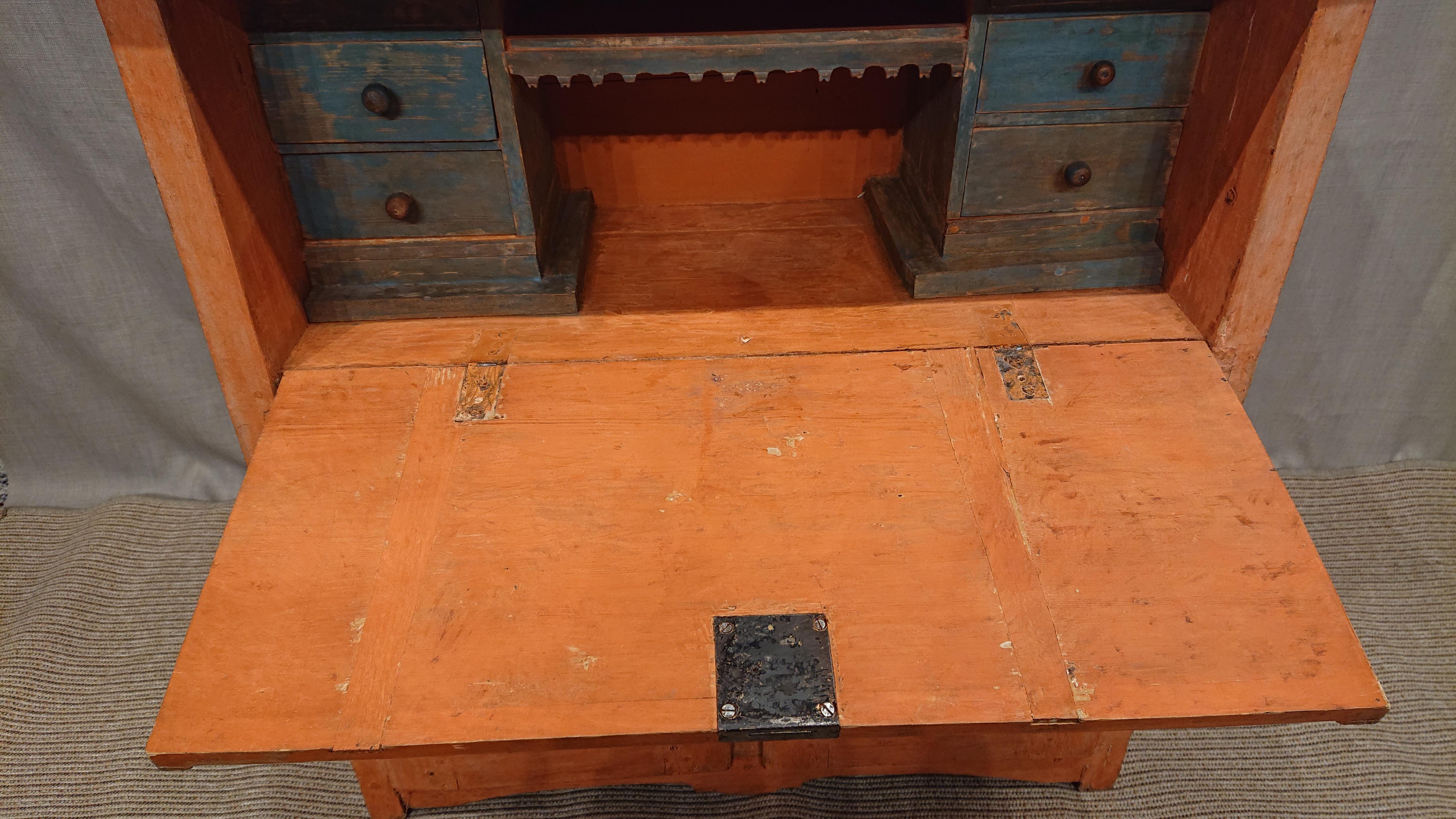 19th Century Swedish Small Gustavian Fall Front Desk with Original Paint In Good Condition For Sale In Boden, SE