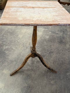 19th Century Swedish Small Painted Pedestal Table