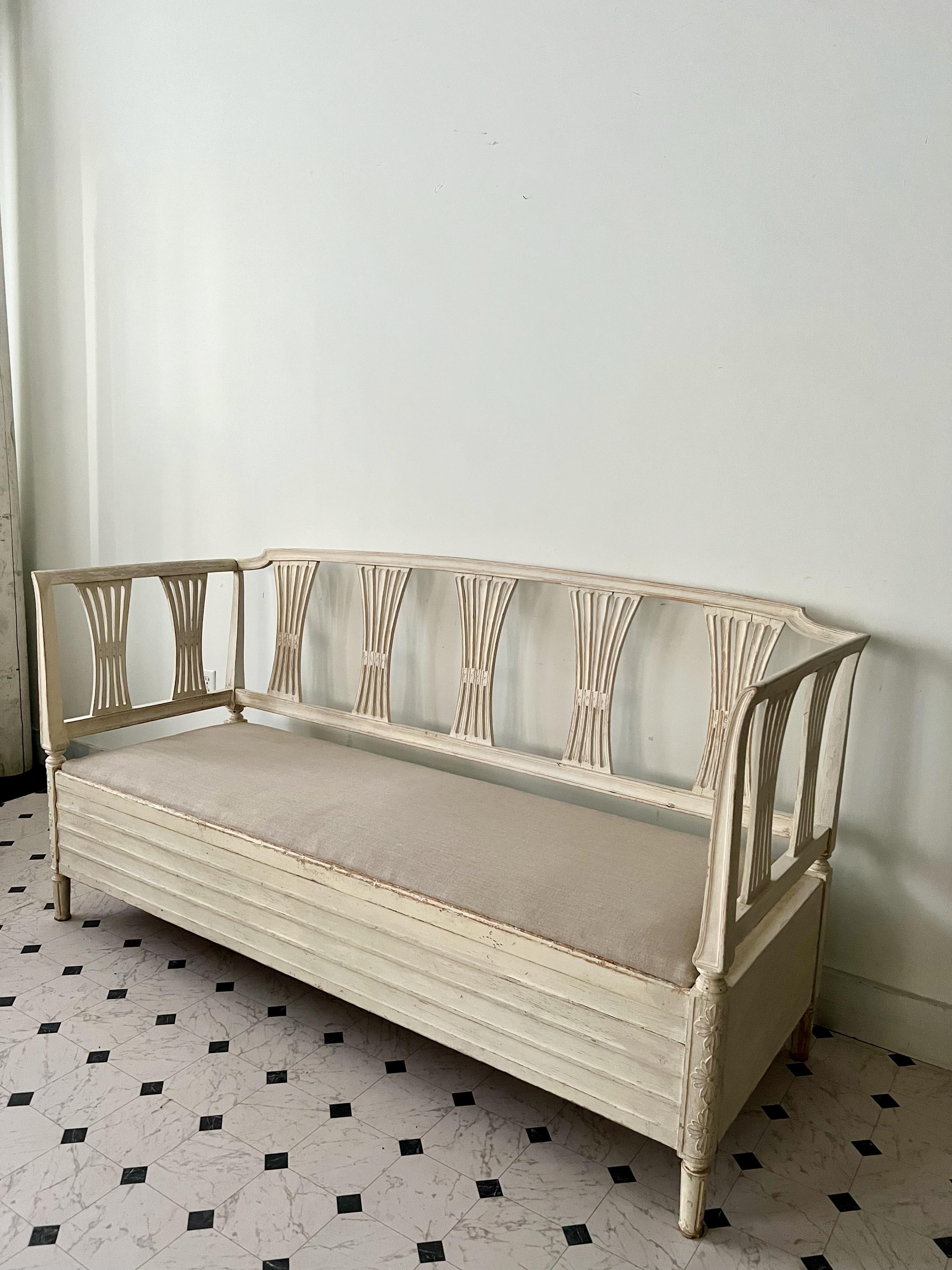 19th century Swedish Sofa Bench For Sale 2