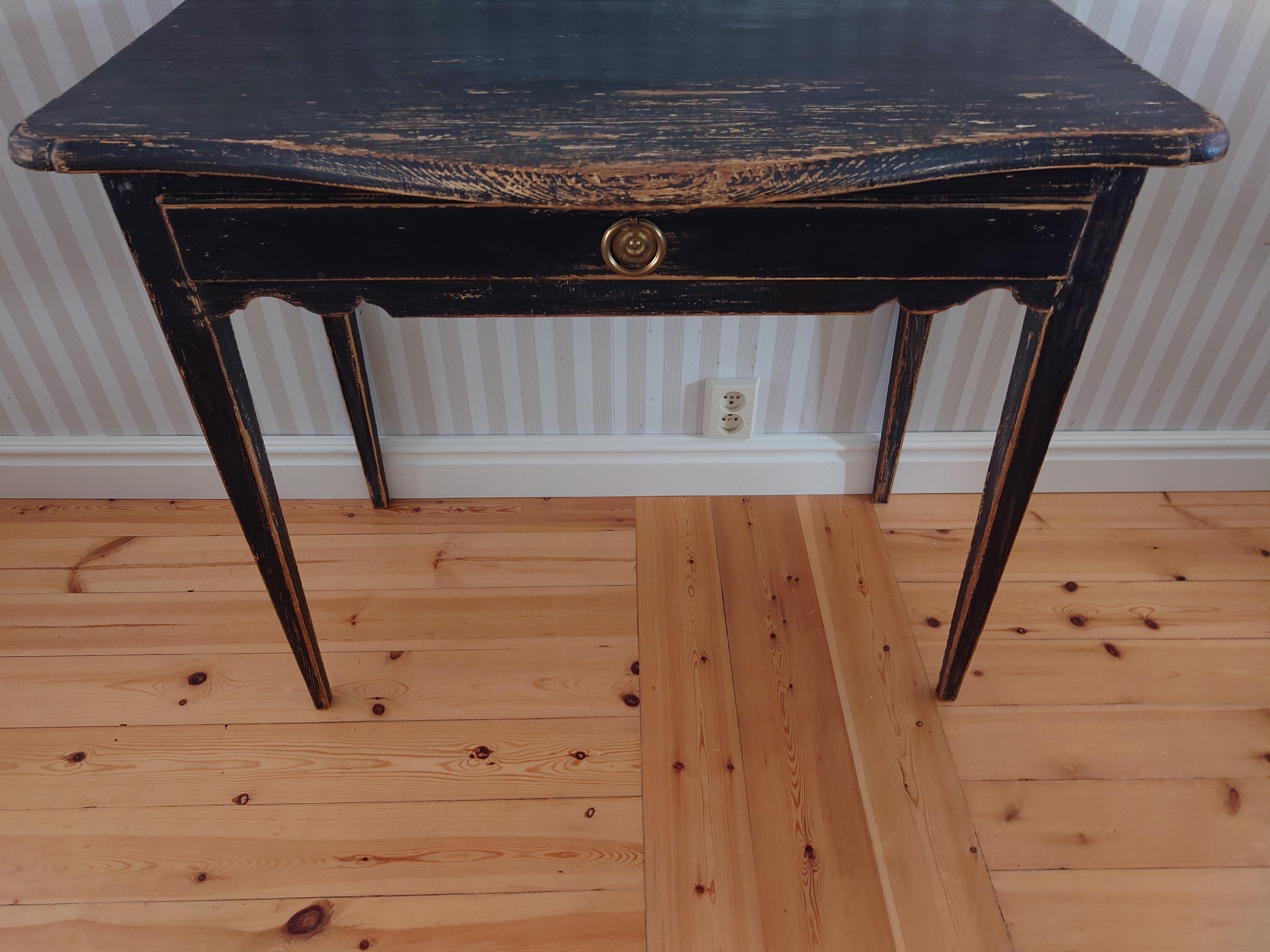 19th Century Swedish table in  transition between Rococo & Gustavian For Sale 5