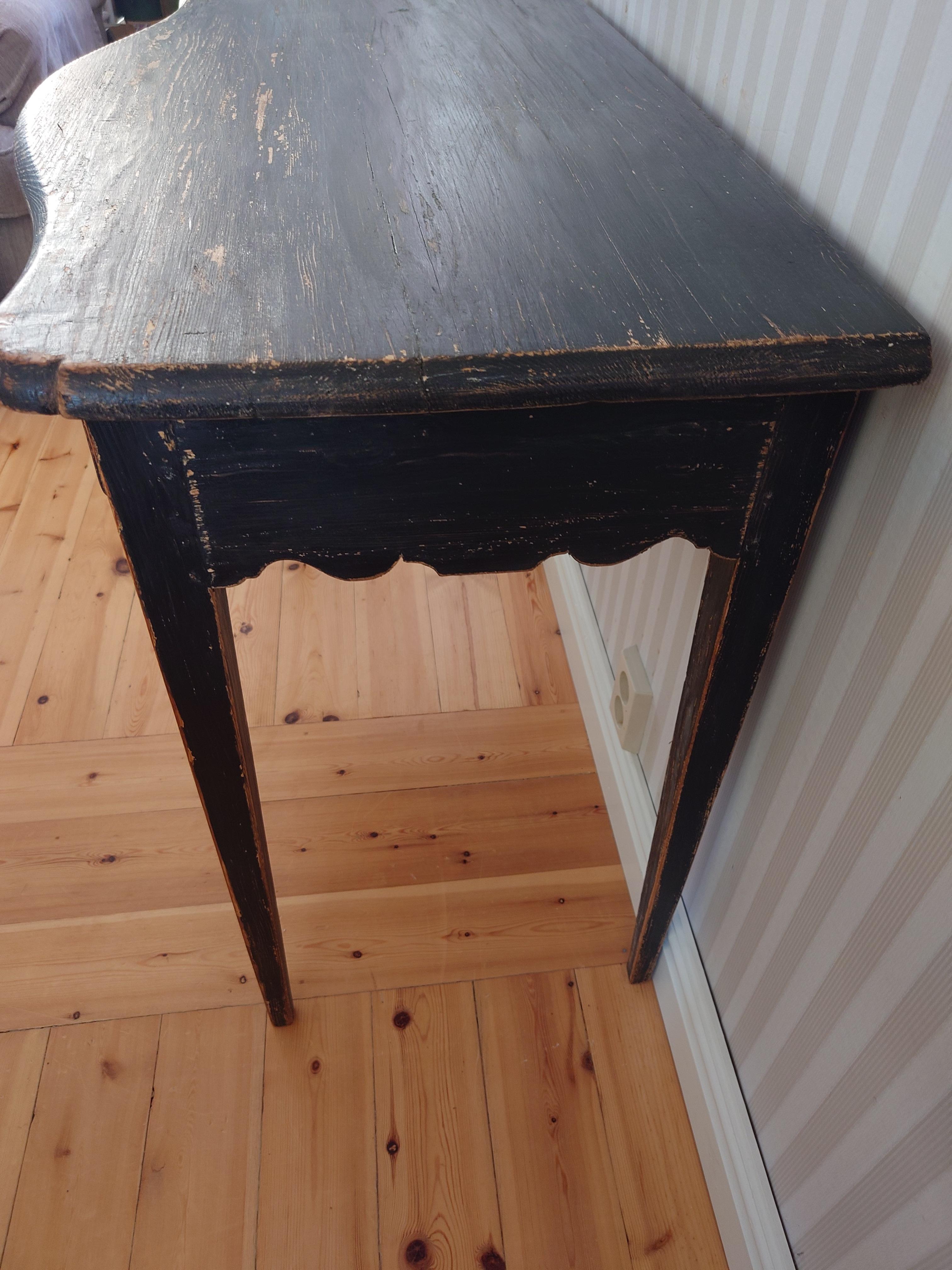 Pine 19th Century Swedish table in  transition between Rococo & Gustavian For Sale