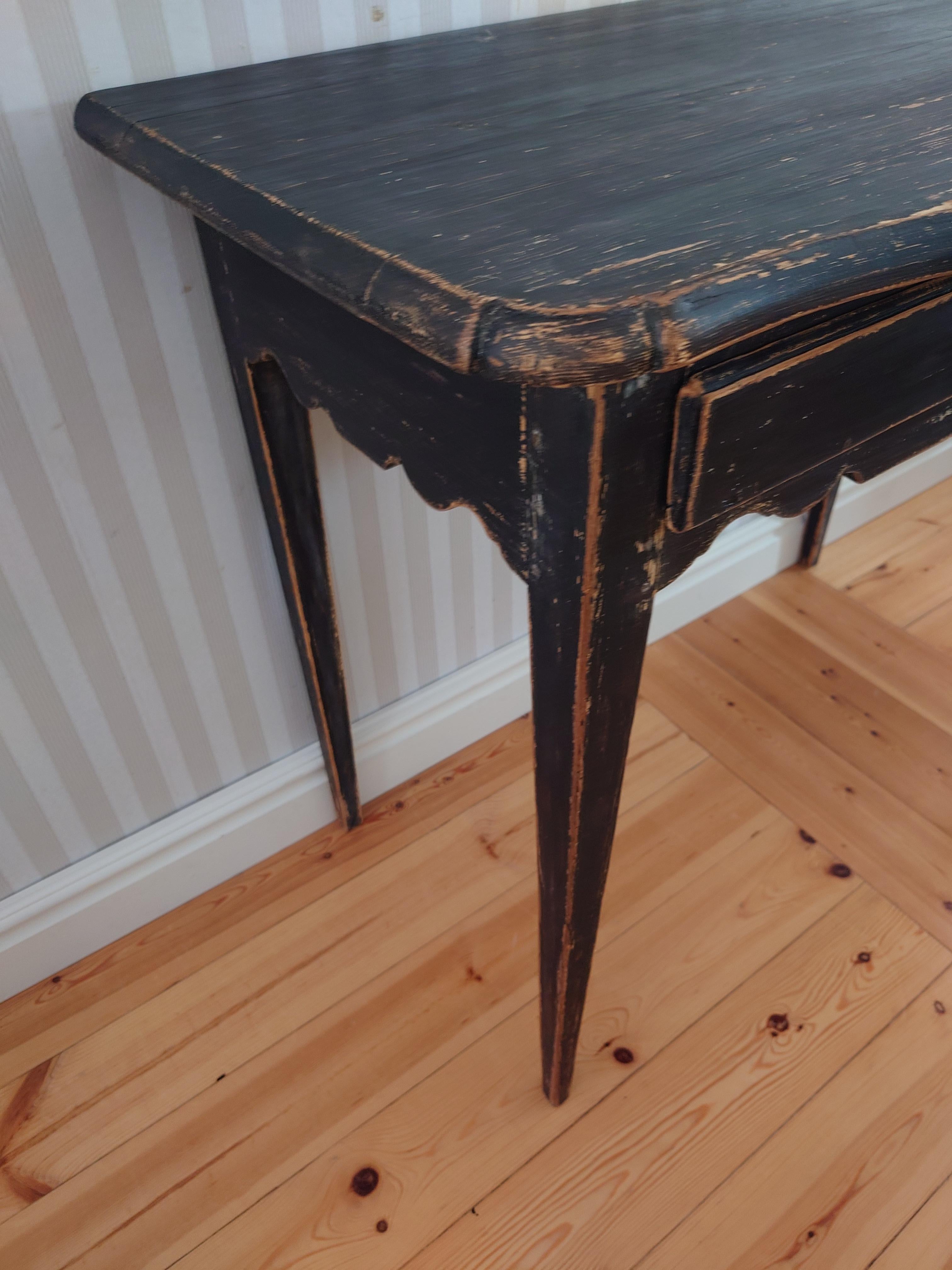 19th Century Swedish table in  transition between Rococo & Gustavian 3