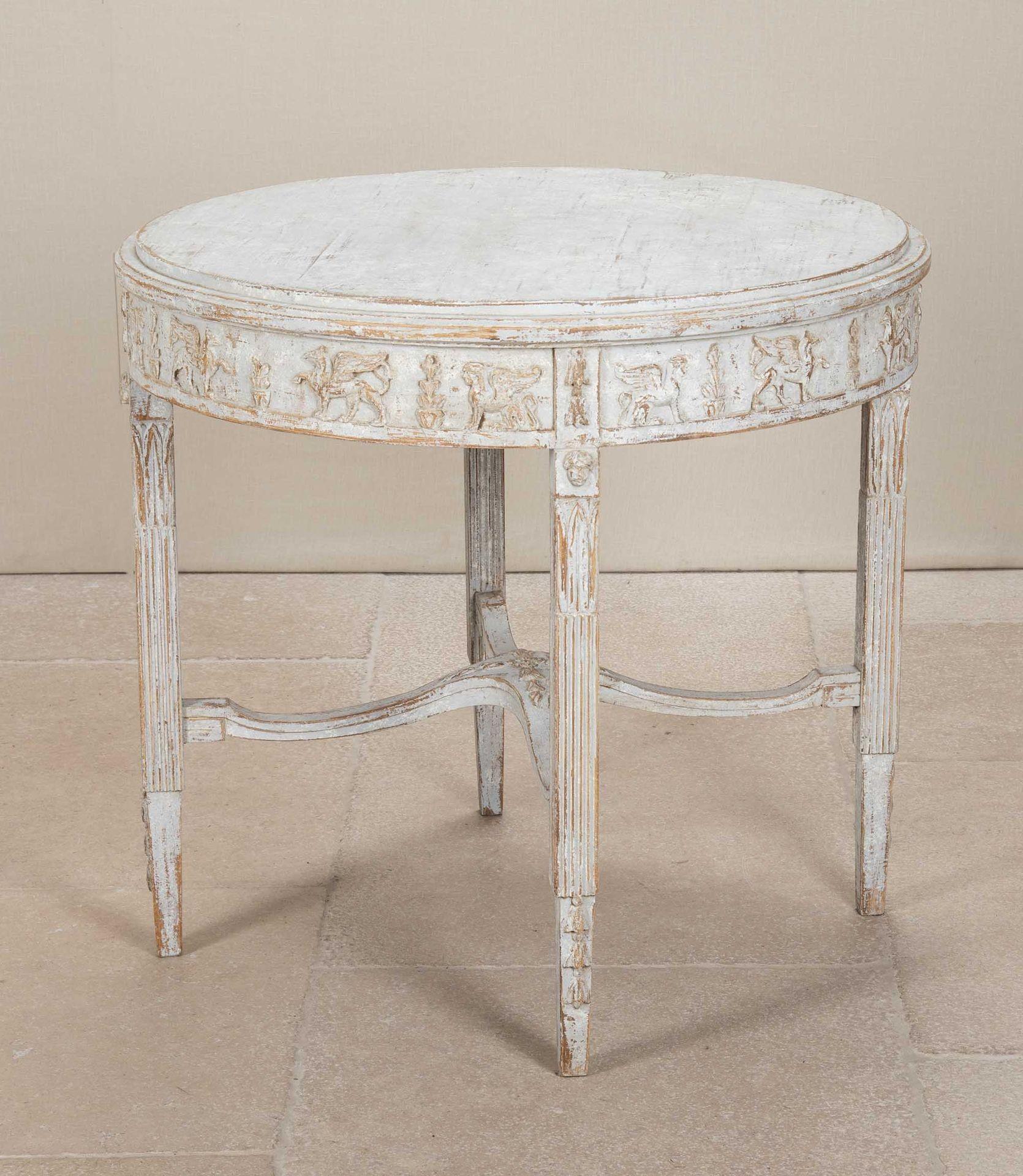 Svedese Tavolo svedese del XIX secolo con grifoni intagliati in vendita