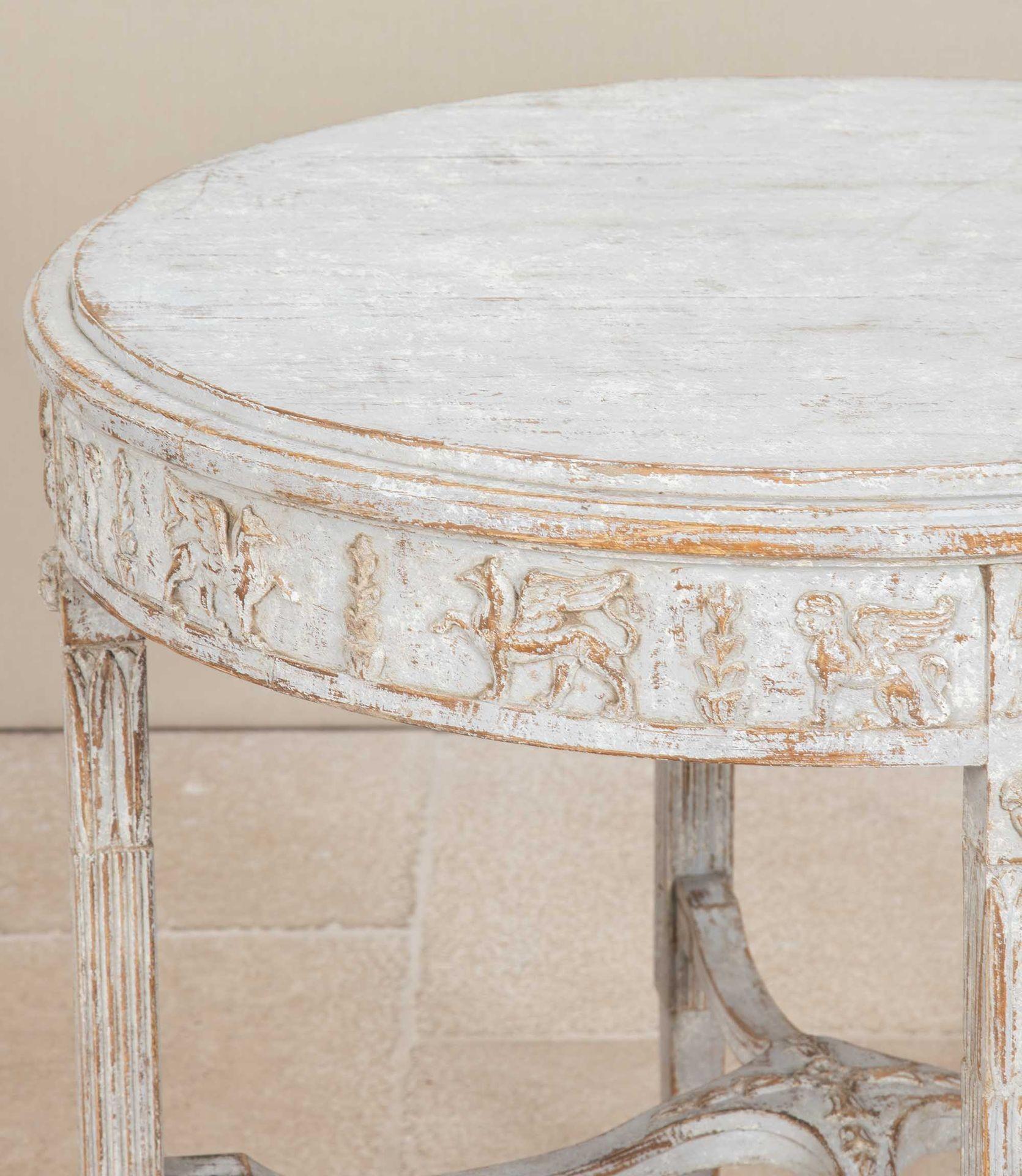 Tavolo svedese del XIX secolo con grifoni intagliati In condizioni buone in vendita a Gloucestershire, GB