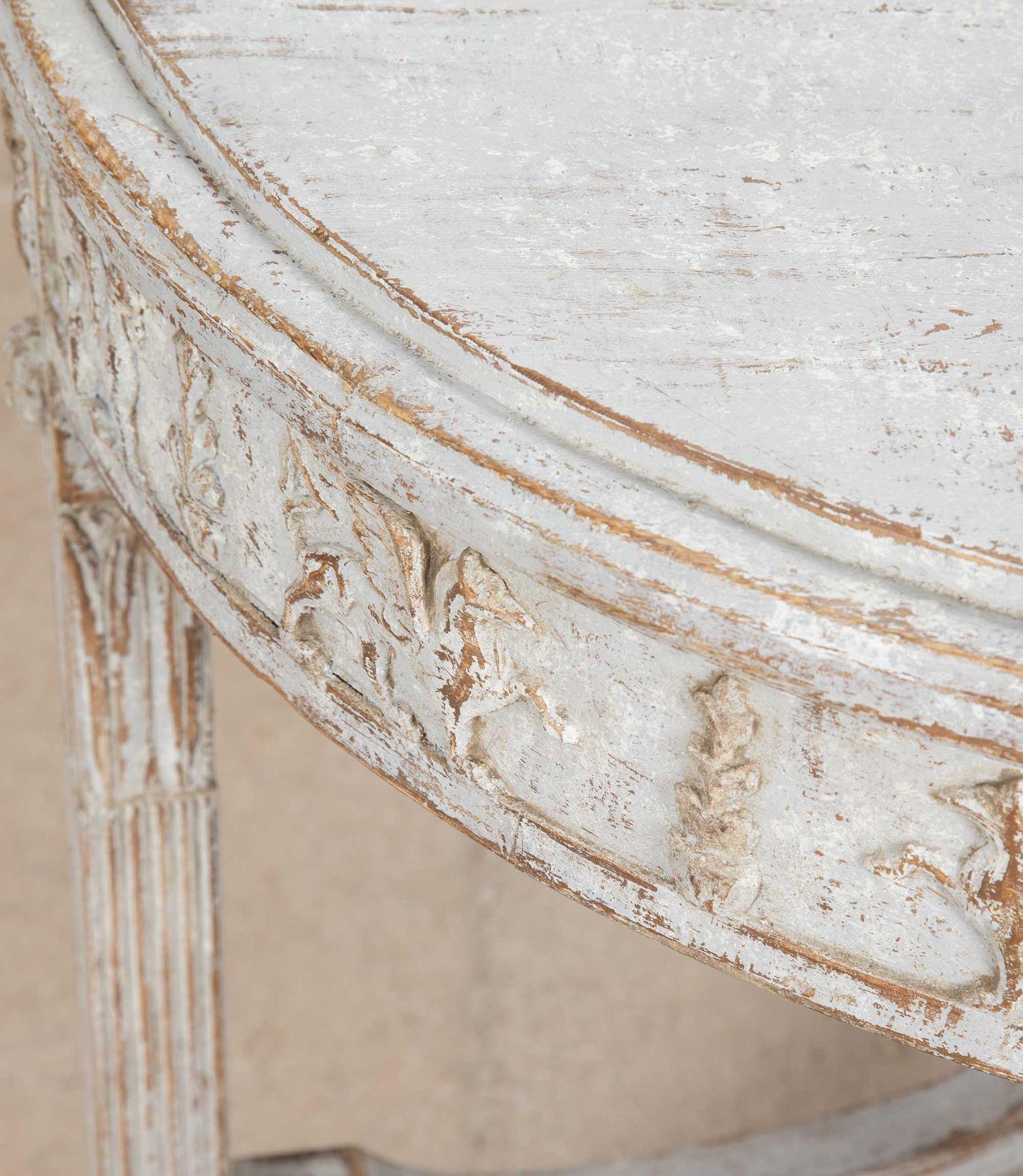 Tavolo svedese del XIX secolo con grifoni intagliati in vendita 2