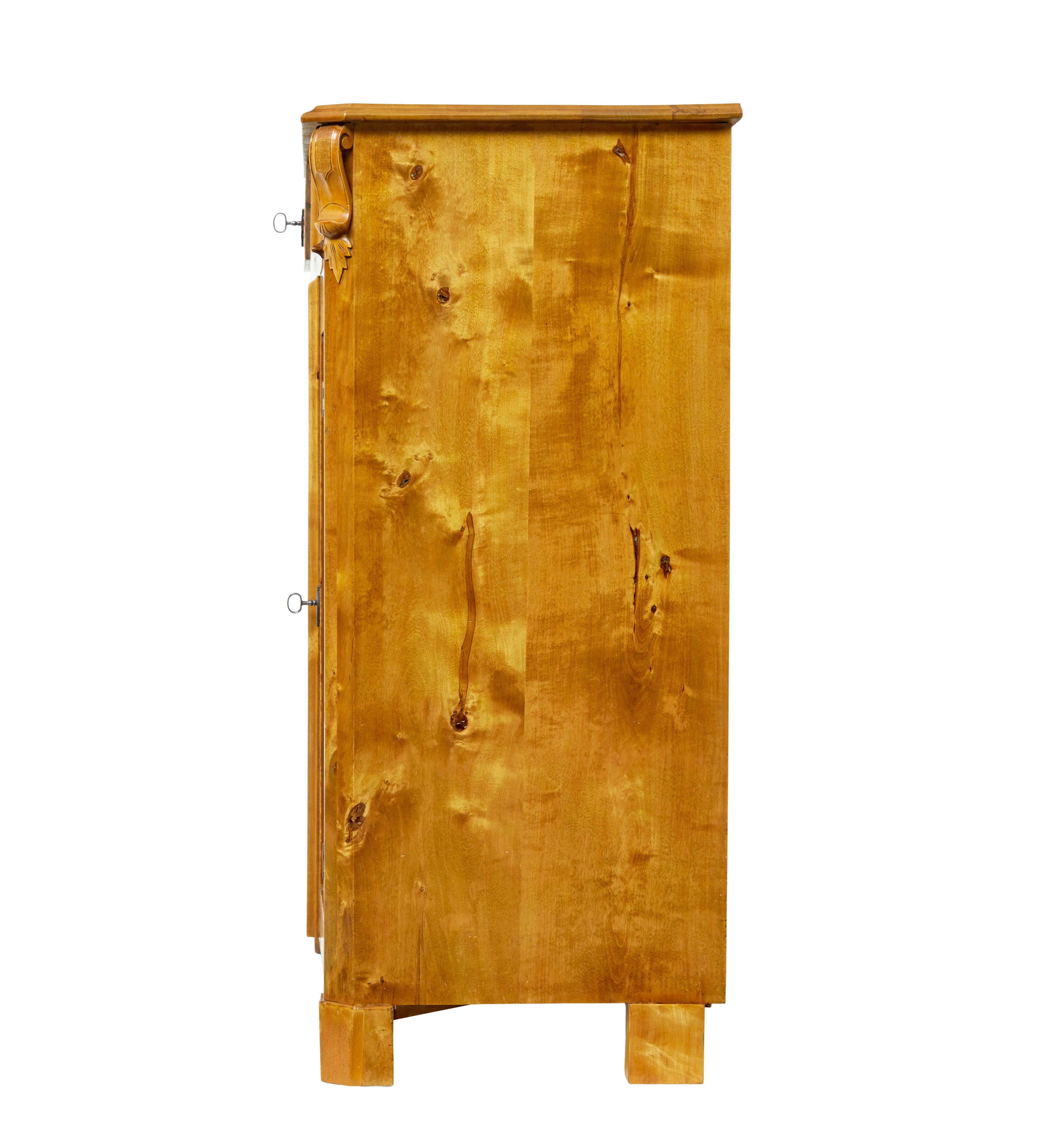 Armoire suédoise en bouleau tigré du 19e siècle Bon état - En vente à Debenham, Suffolk