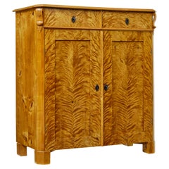 Armoire suédoise en bouleau tigré du 19e siècle